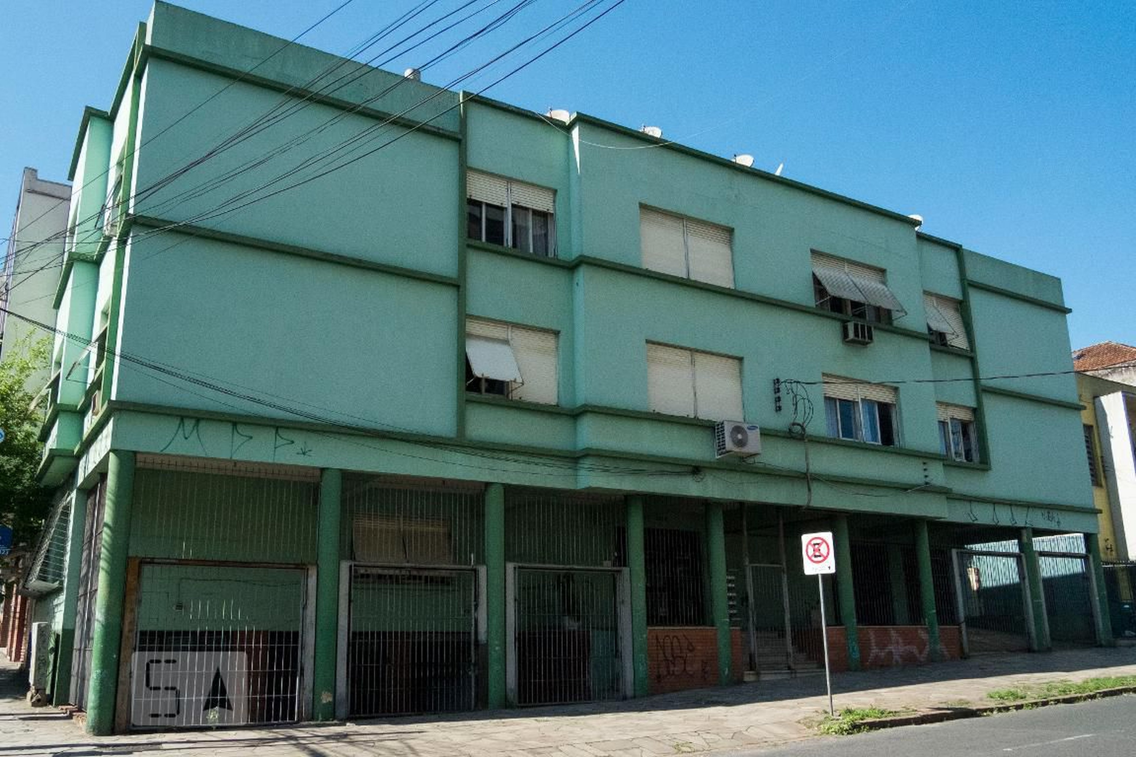 Fachada Condomínio em Rua Vicente da Fontoura, 2453