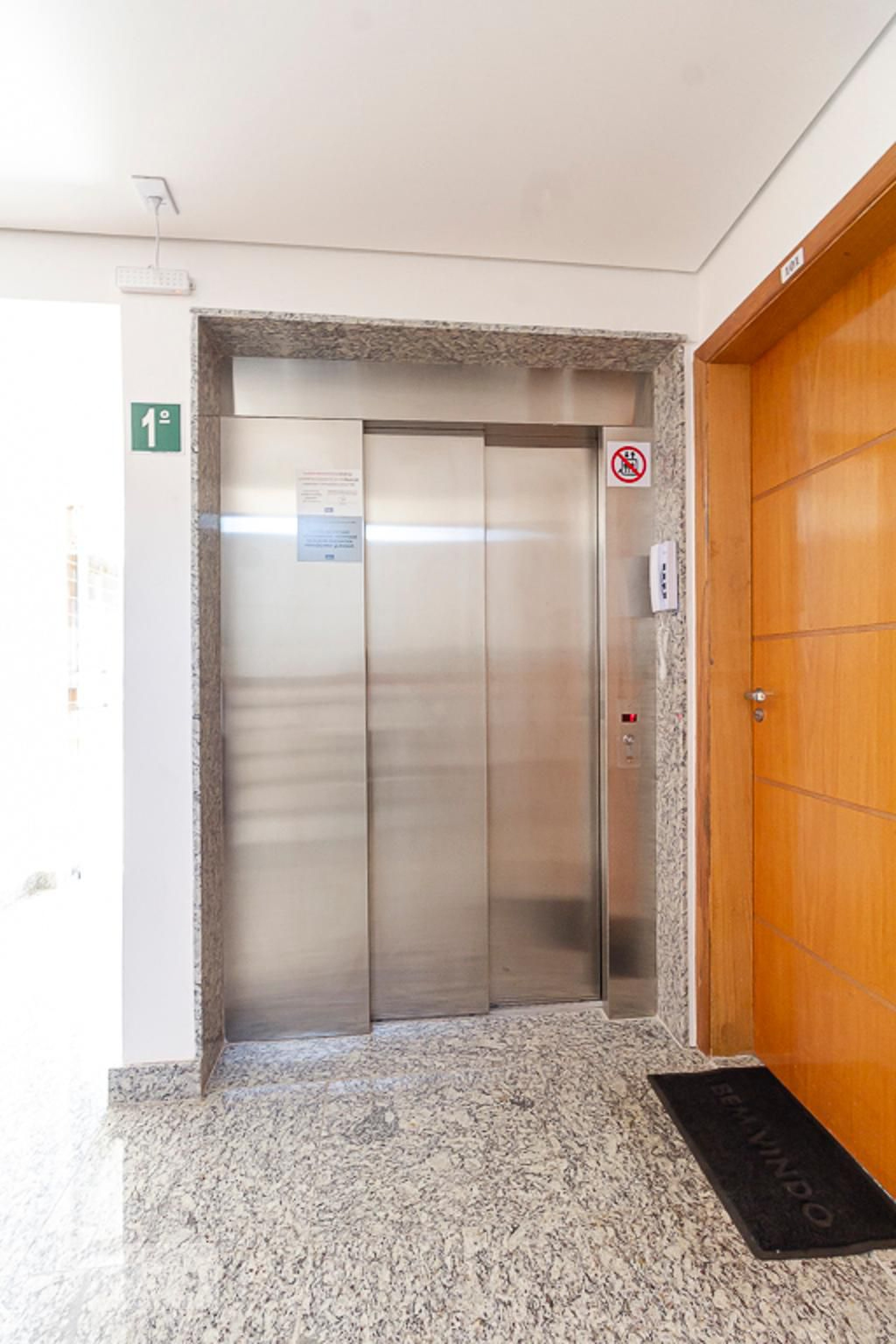 Elevador - Edifício Sebastião Athur