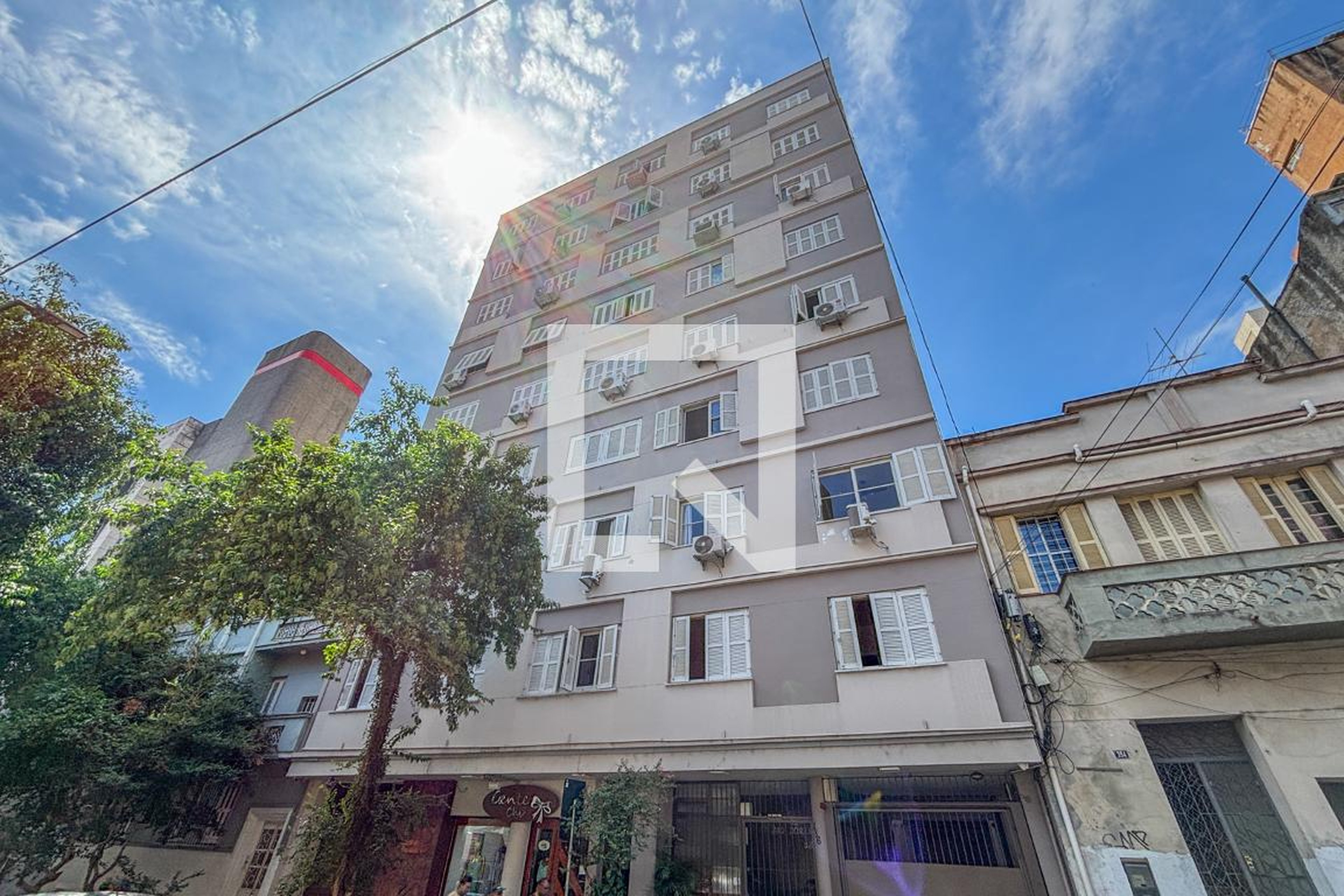 Fachada Condomínio em Rua General Bento Martins, 386