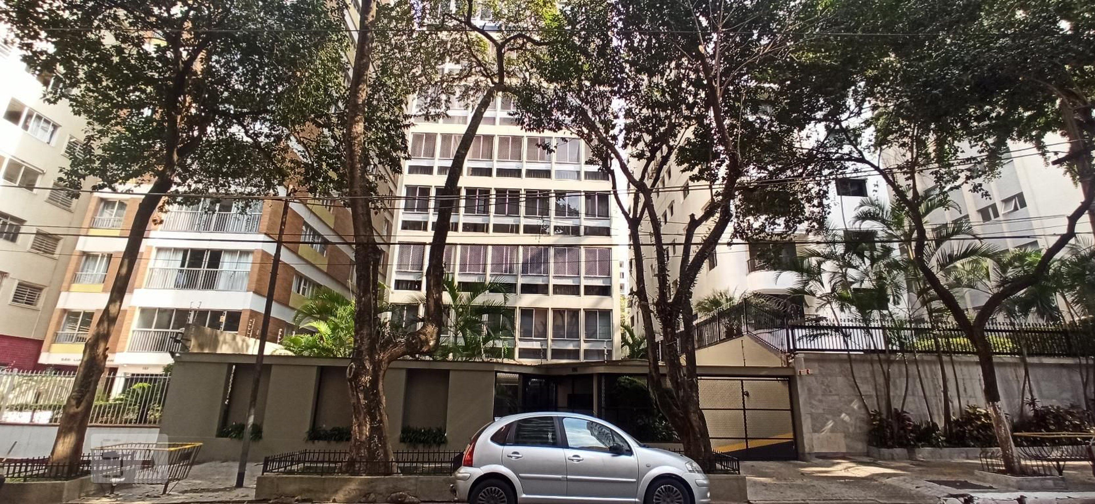 Fachada do Condomínio Condomínio Barão de Pirapitingui