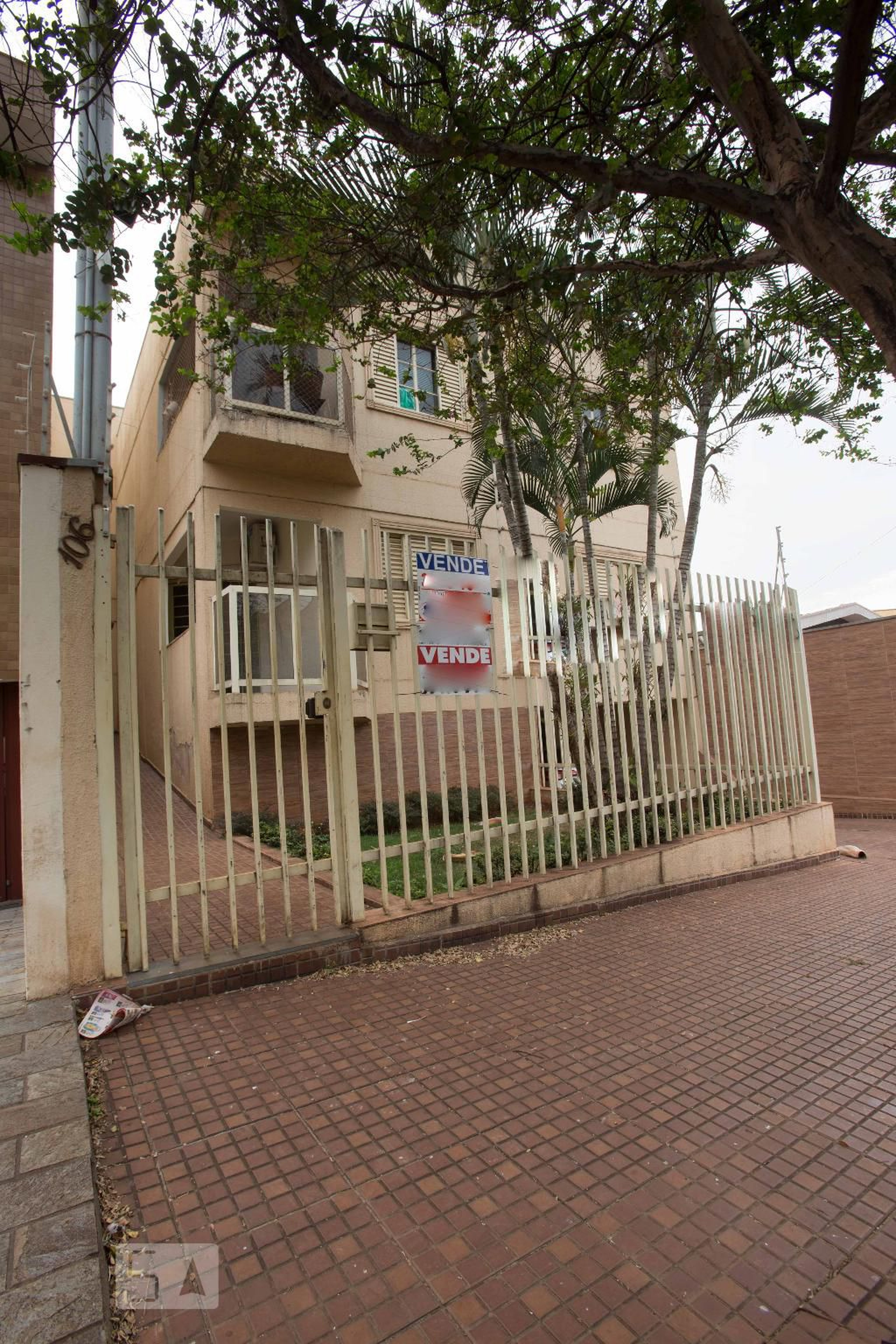 Fachada Condomínio em Rua Abrão Caixe, 106