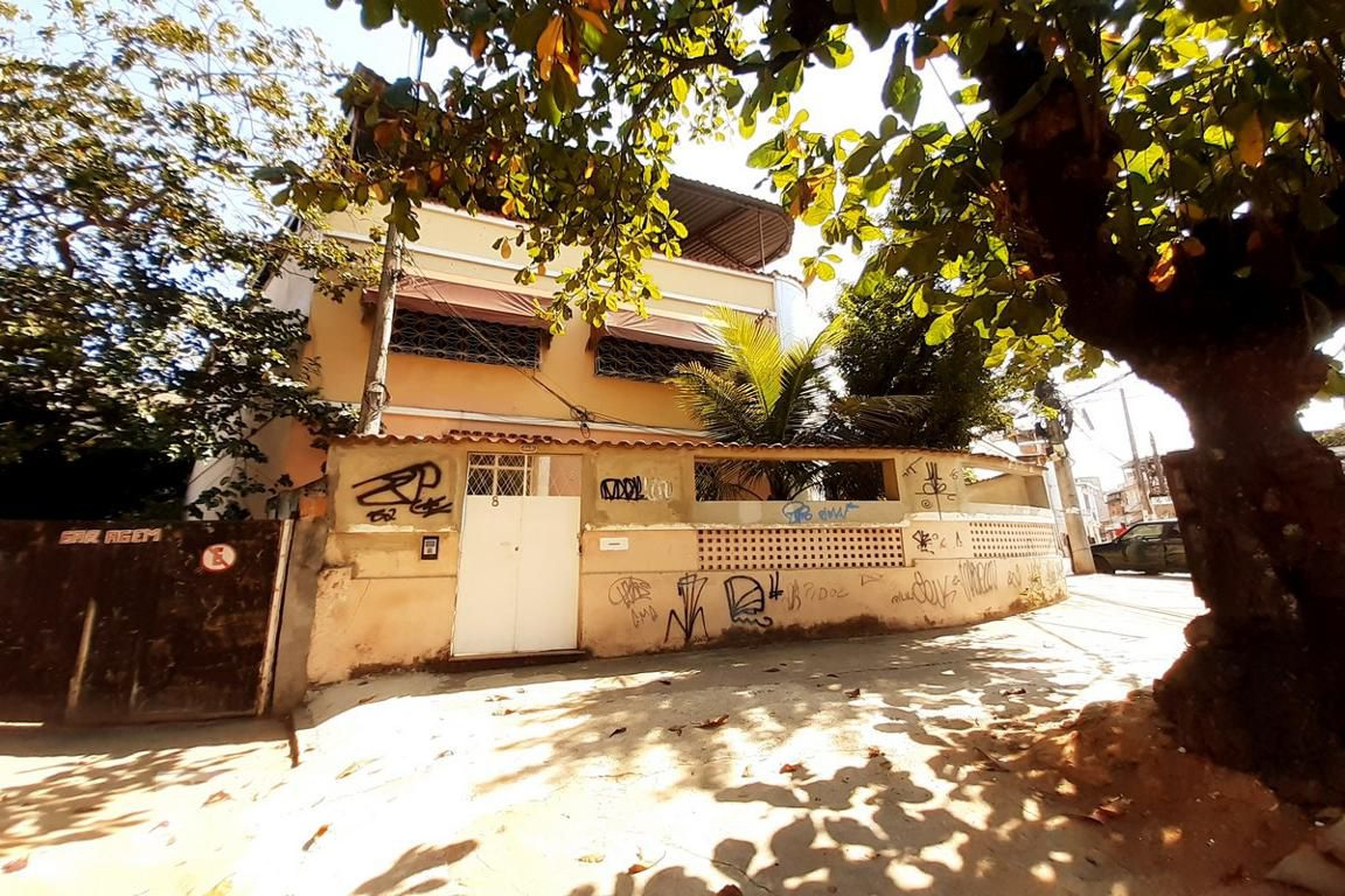 Fachada Condomínio em Rua Ernesto Pujol, 8