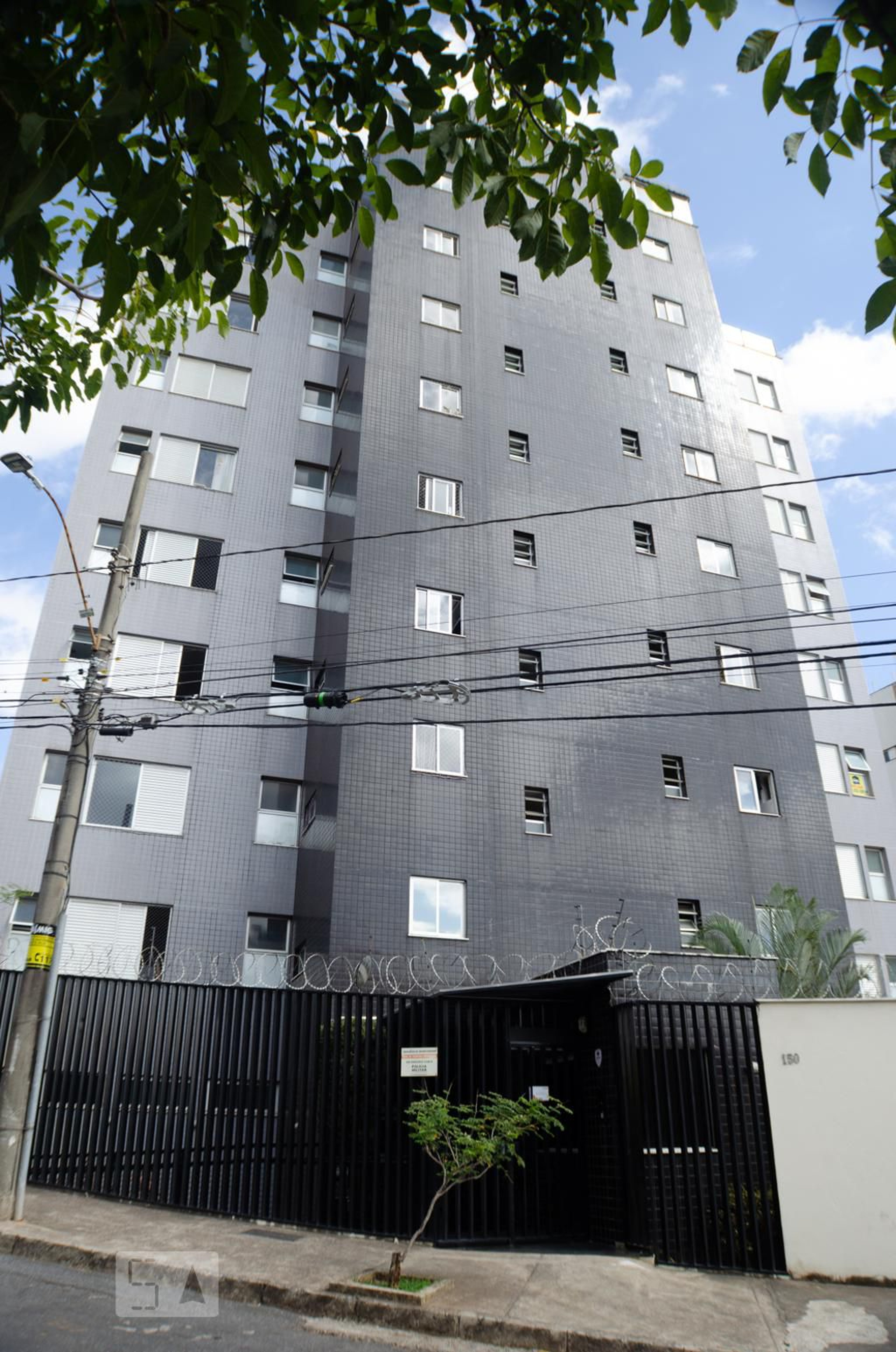 Fachada do Prédio Condomínio em Rua Madre Cândida, 150
