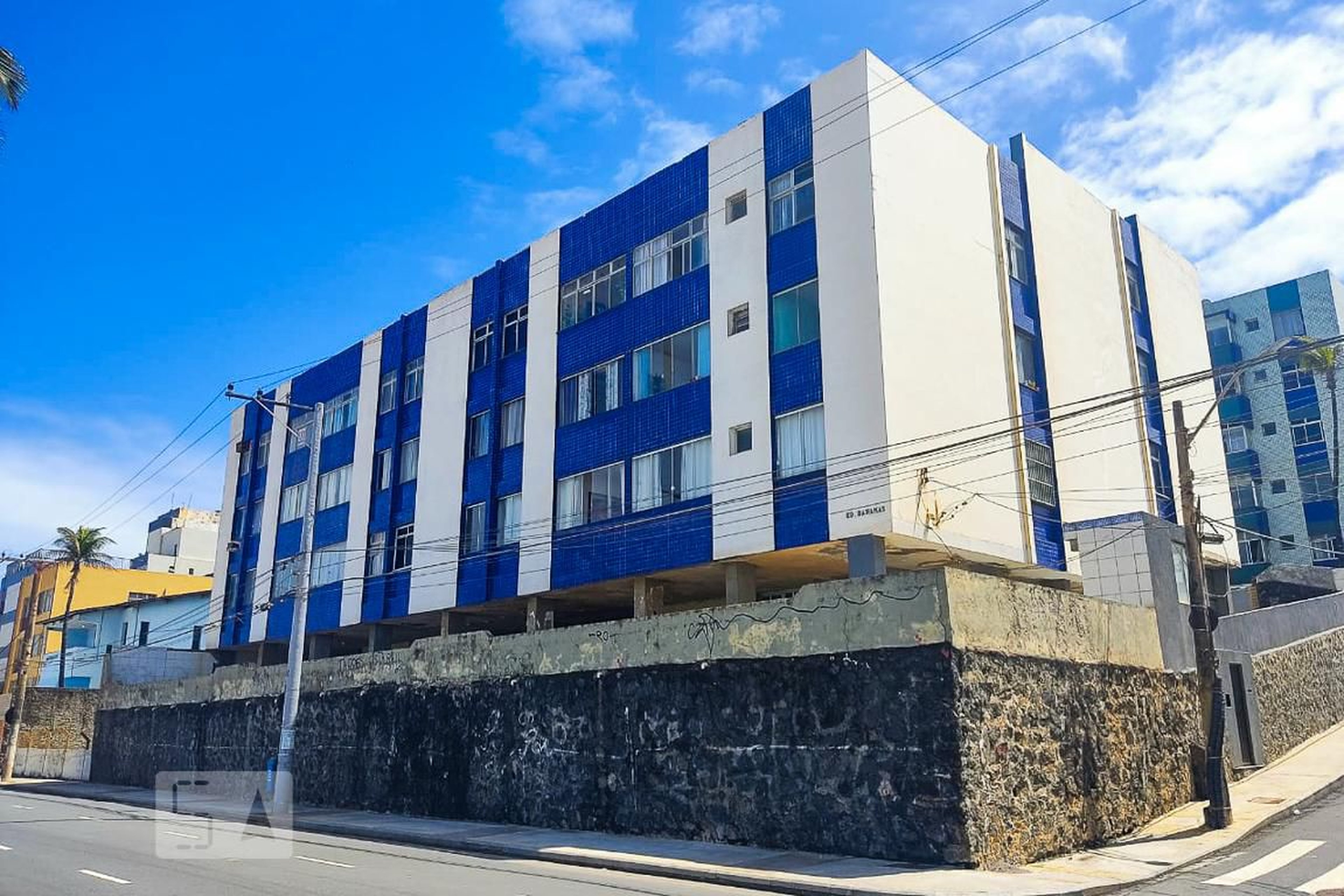 Fachada do Condomínio Edifício Bahamas