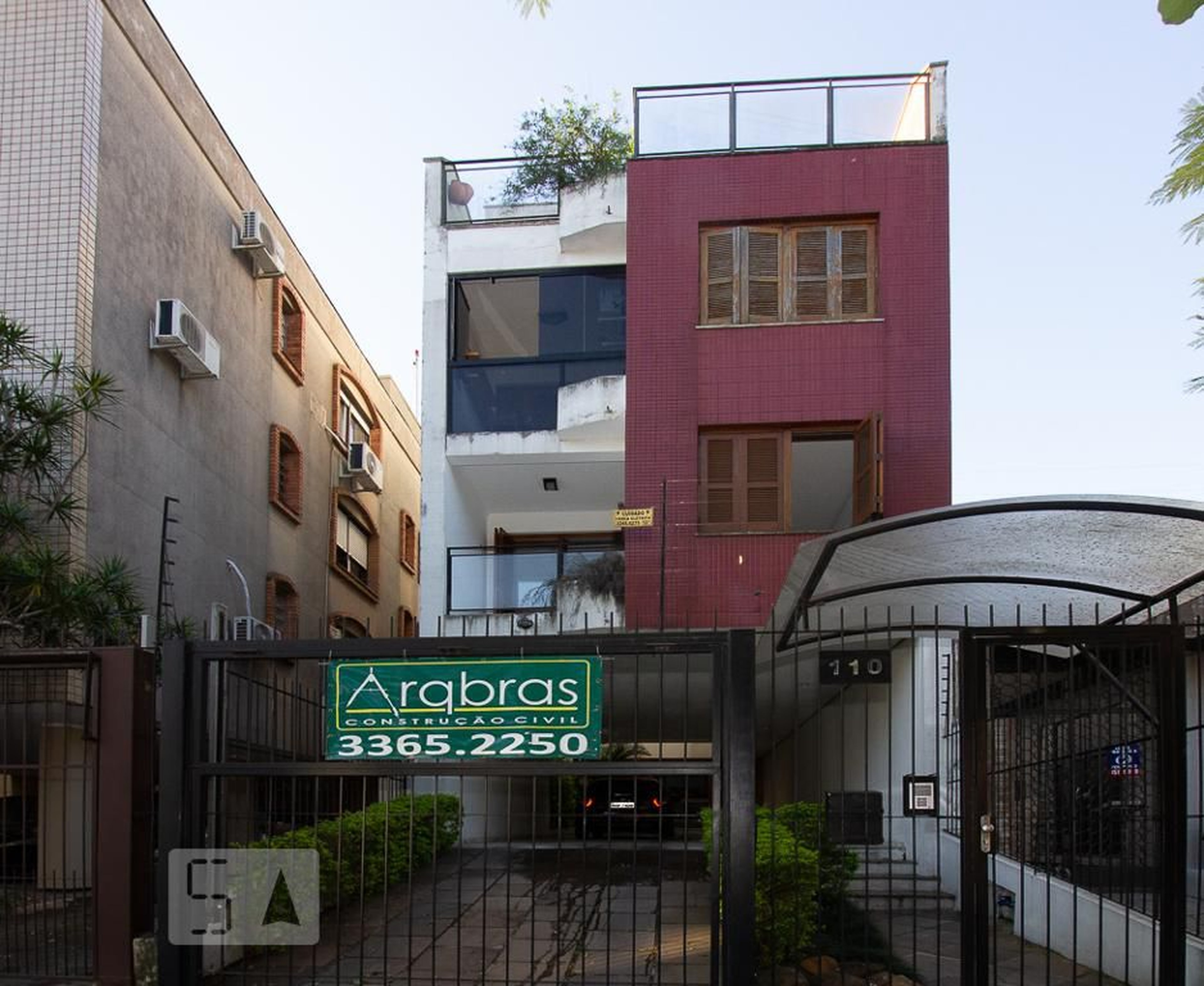 Fachada Condomínio em Rua Cabral, 110
