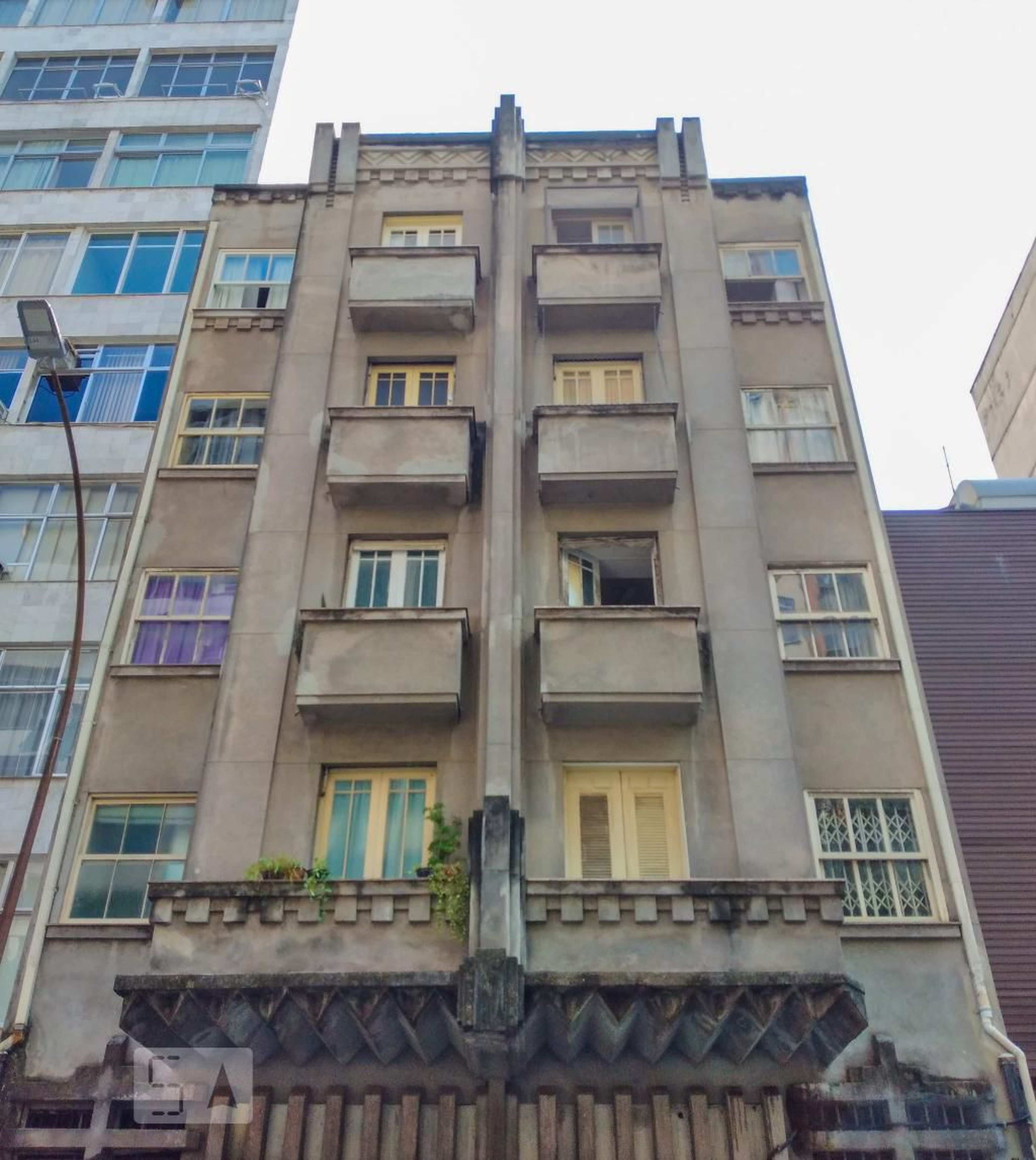 Fachada Condomínio em Rua Ministro Viveiros de Castro, 46