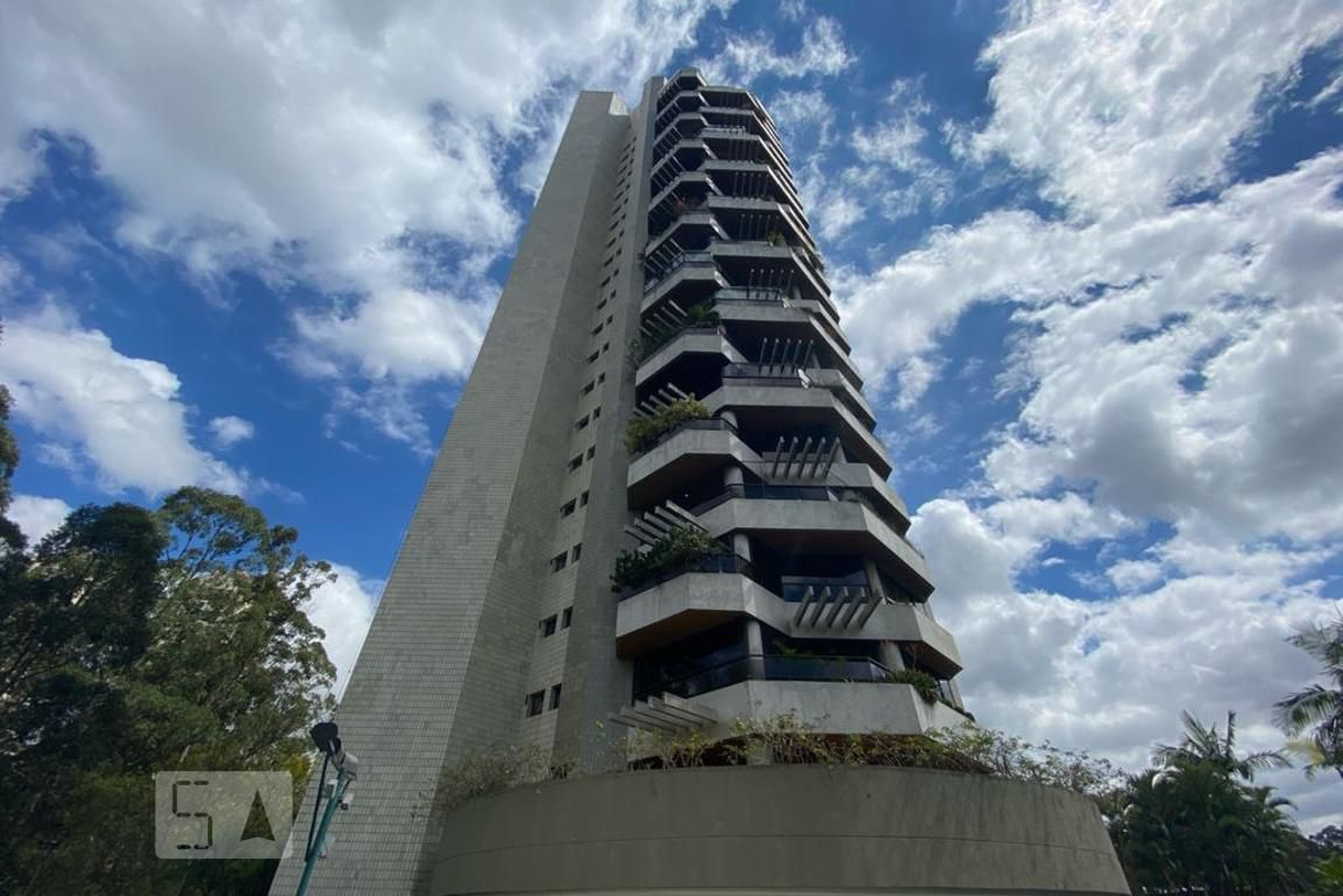 Fachada Condomínio em Rua Doutor Chibata Miyakoshi, 3