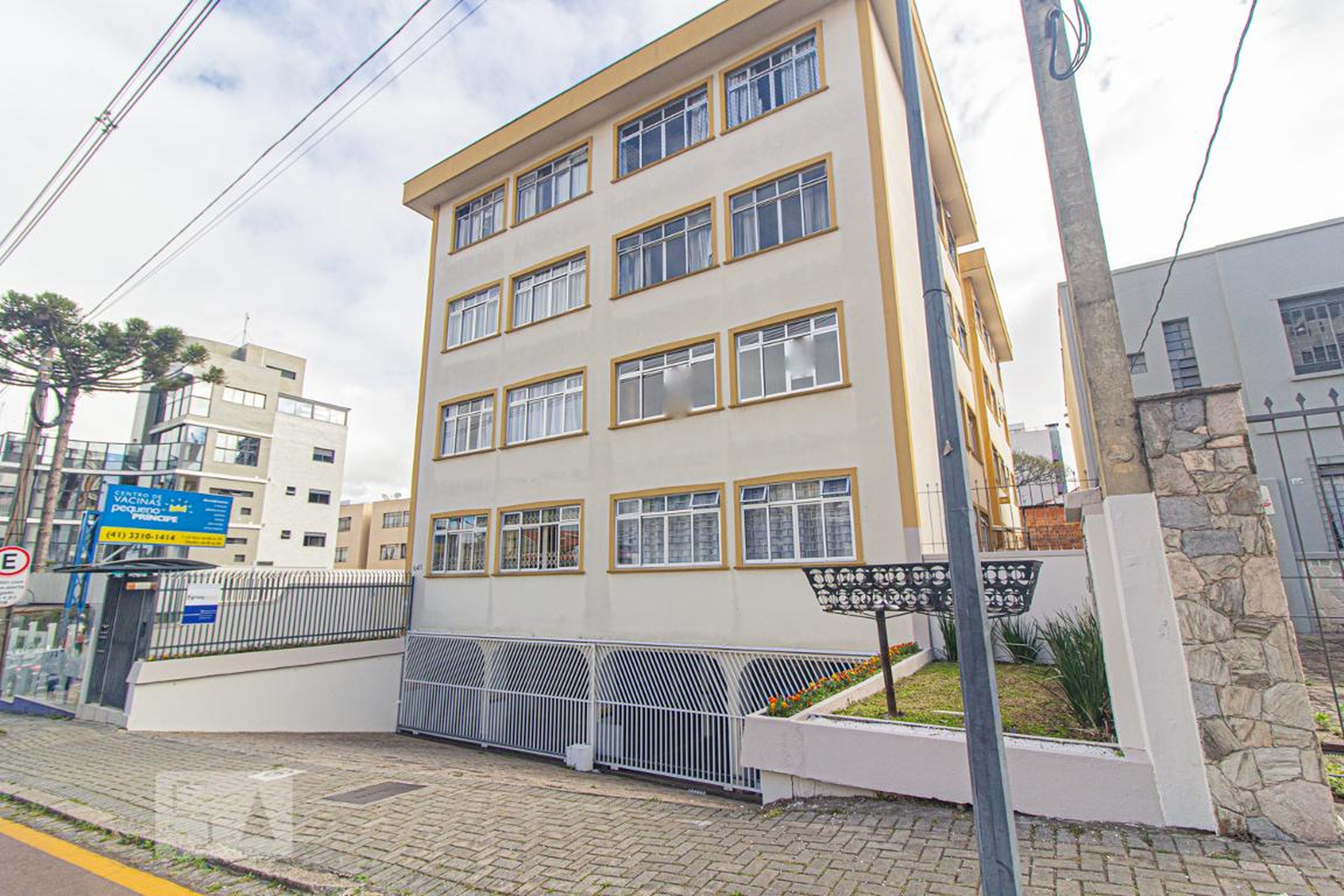 Fachada do Condomínio Condomínio em Rua Desembargador Motta, 943