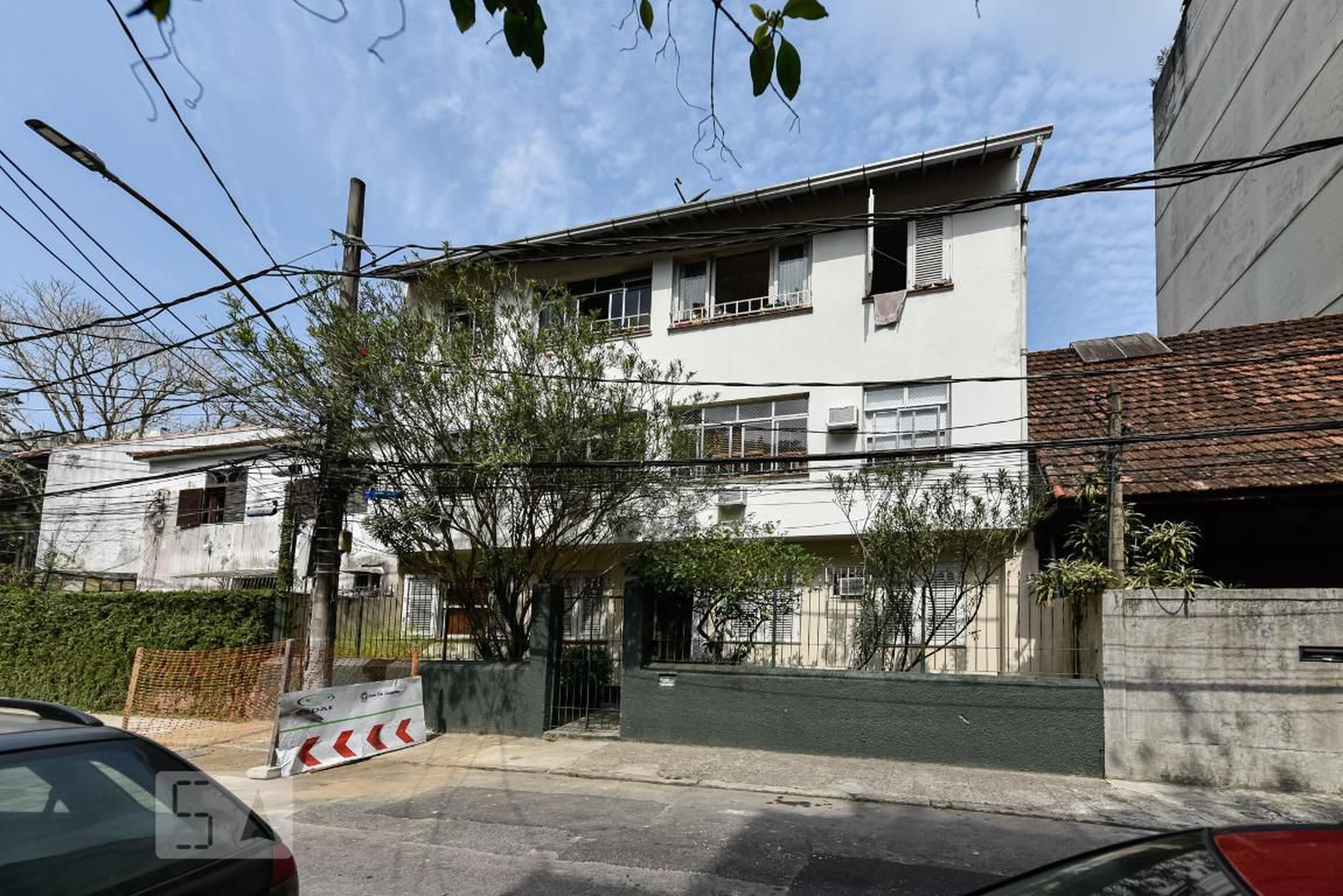 Fachada Condomínio em Rua Duque Estrada, 77