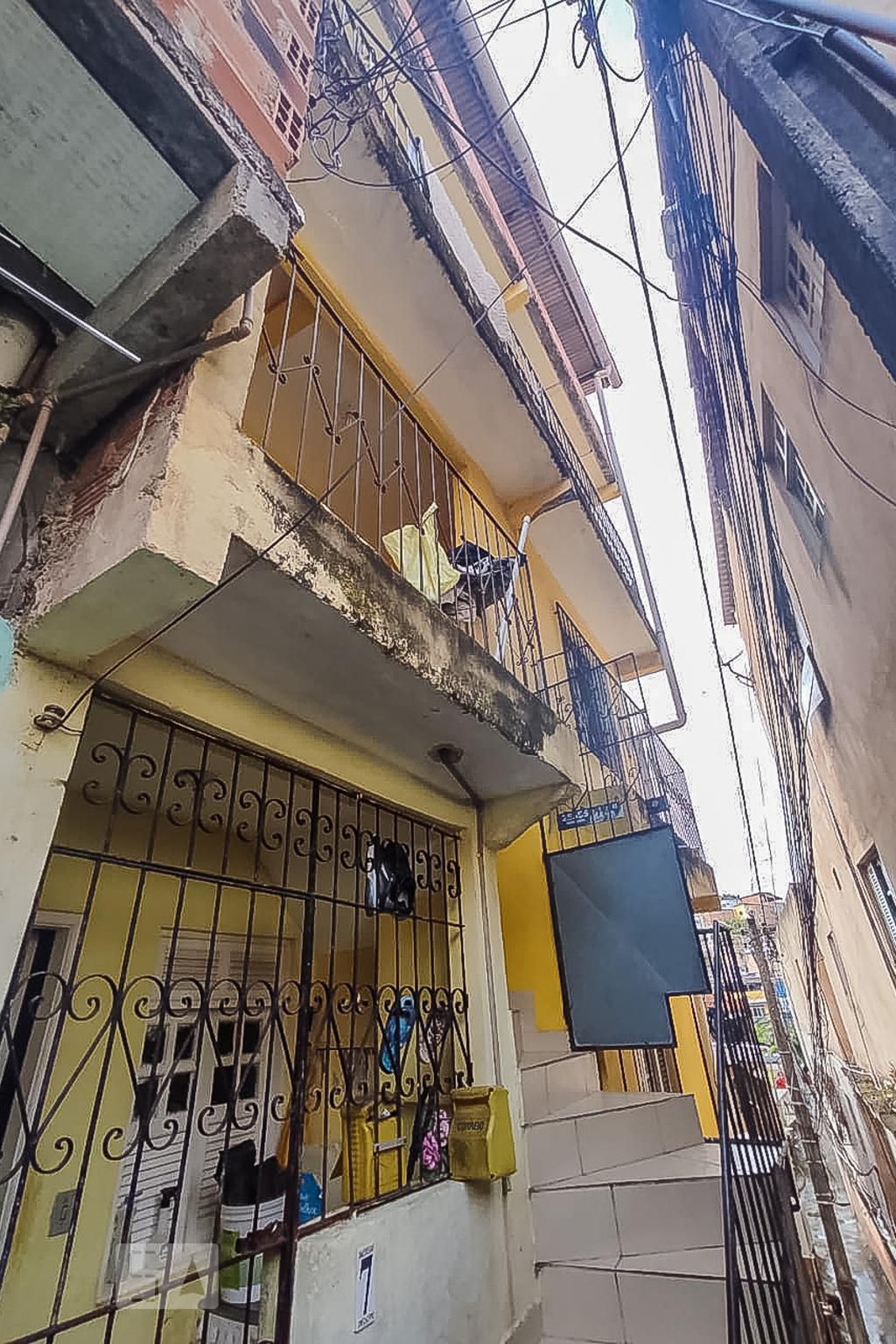 Fachada Condomínio em Rua Padre Domingos de Brito, 24 F