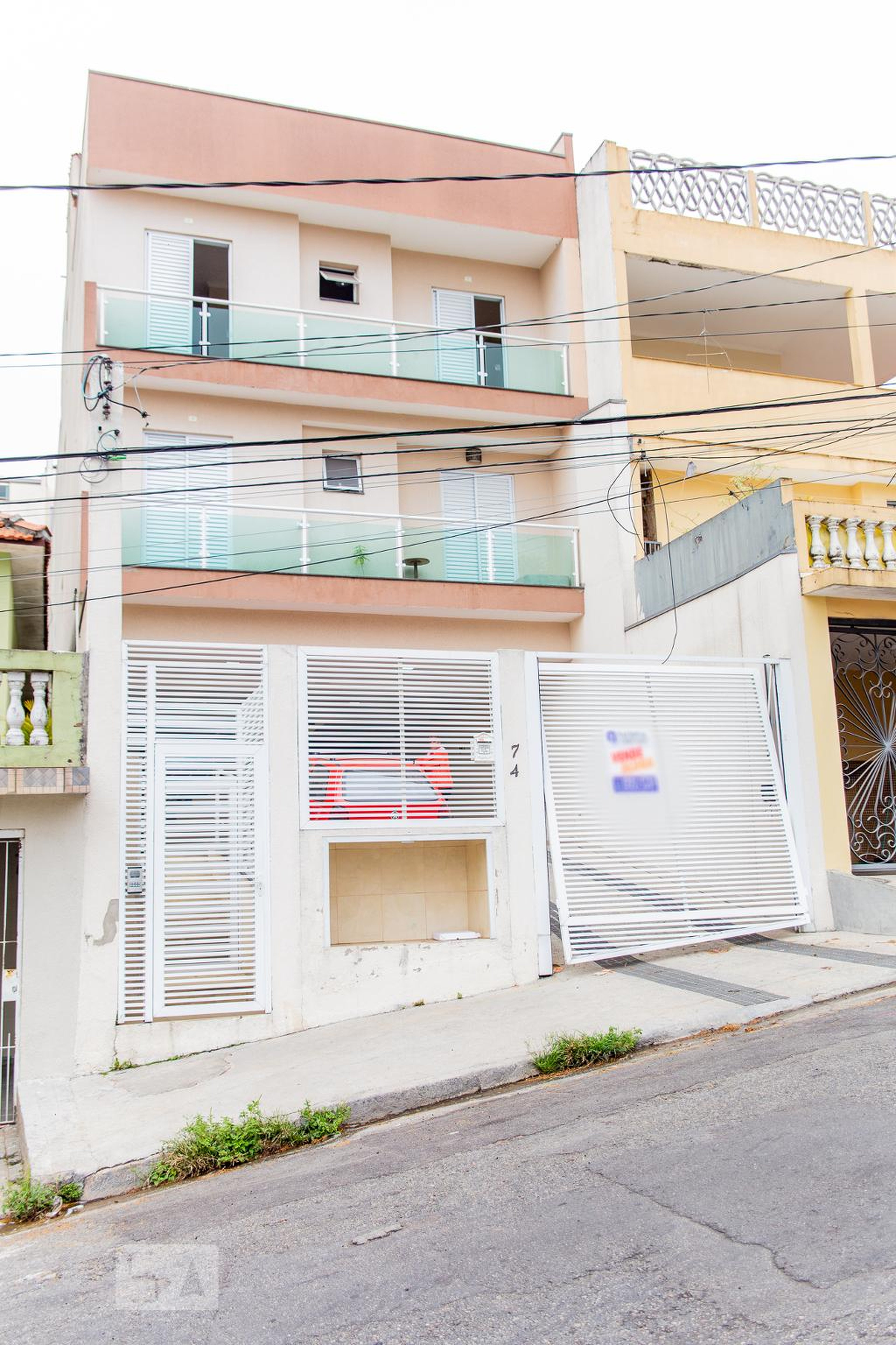 Fachada Condomínio em Rua Comodoro, 74