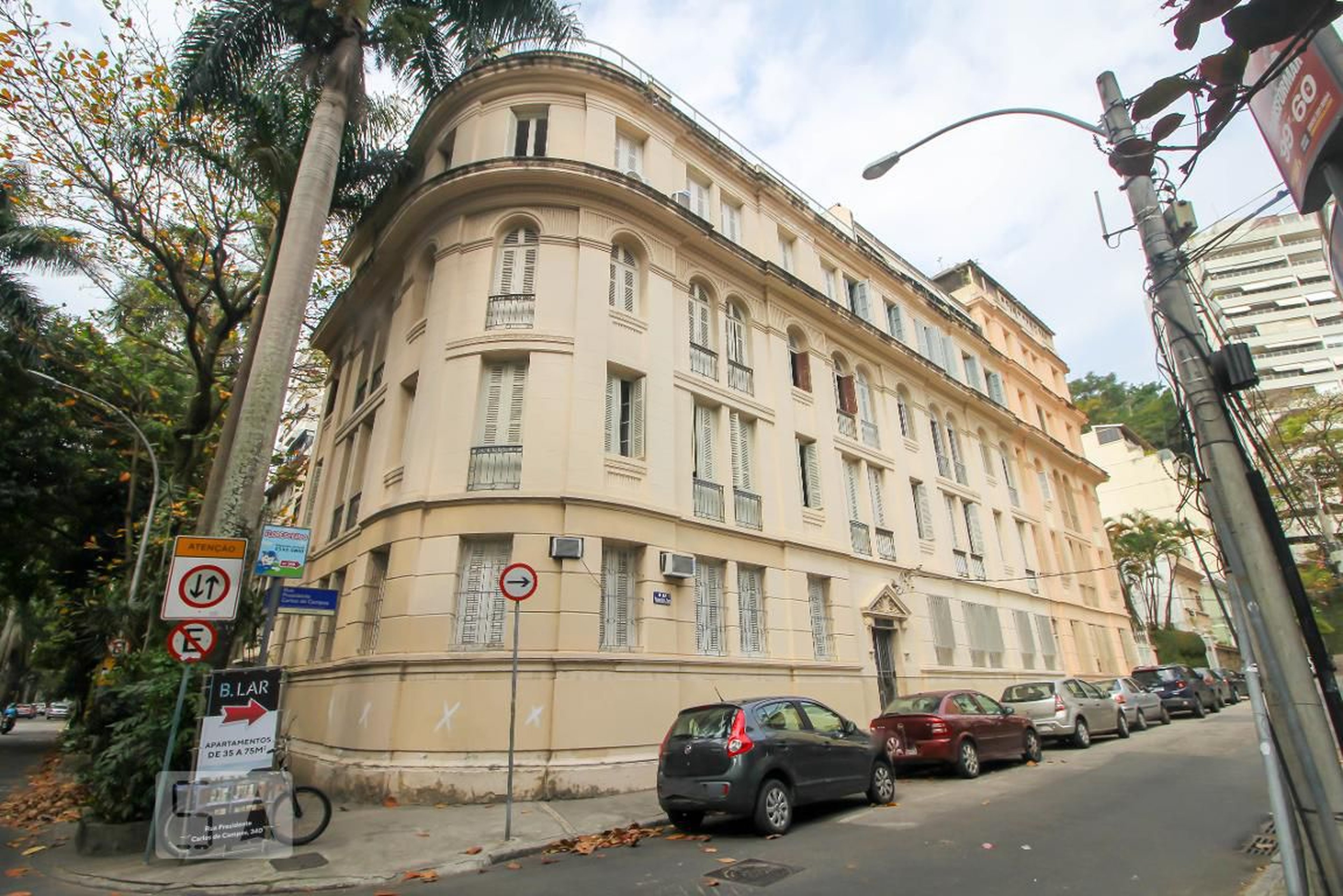 Fachada do Prédio Condomínio em Rua Presidente Carlos de Campos, 13