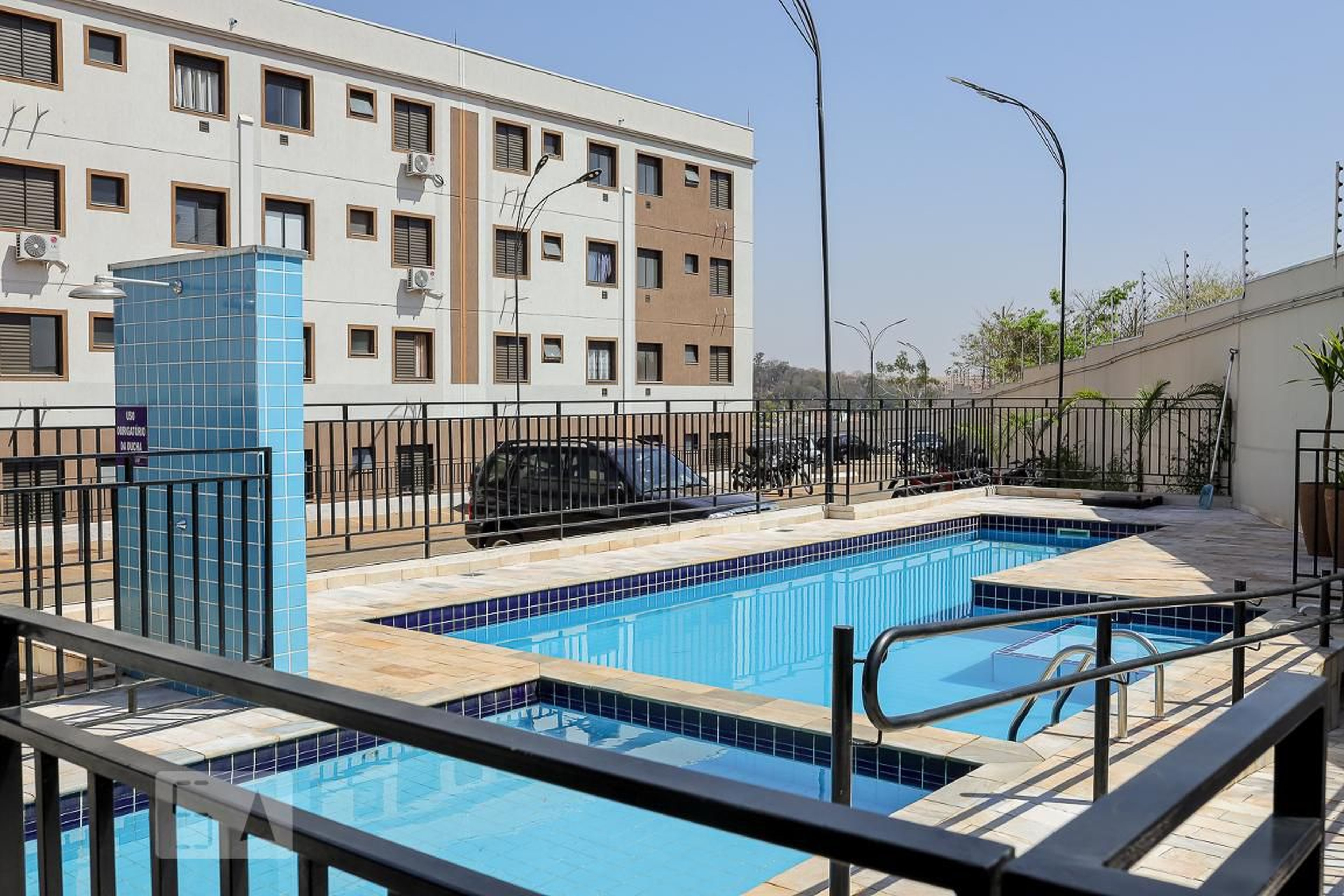 Piscina Condomínio LAR França