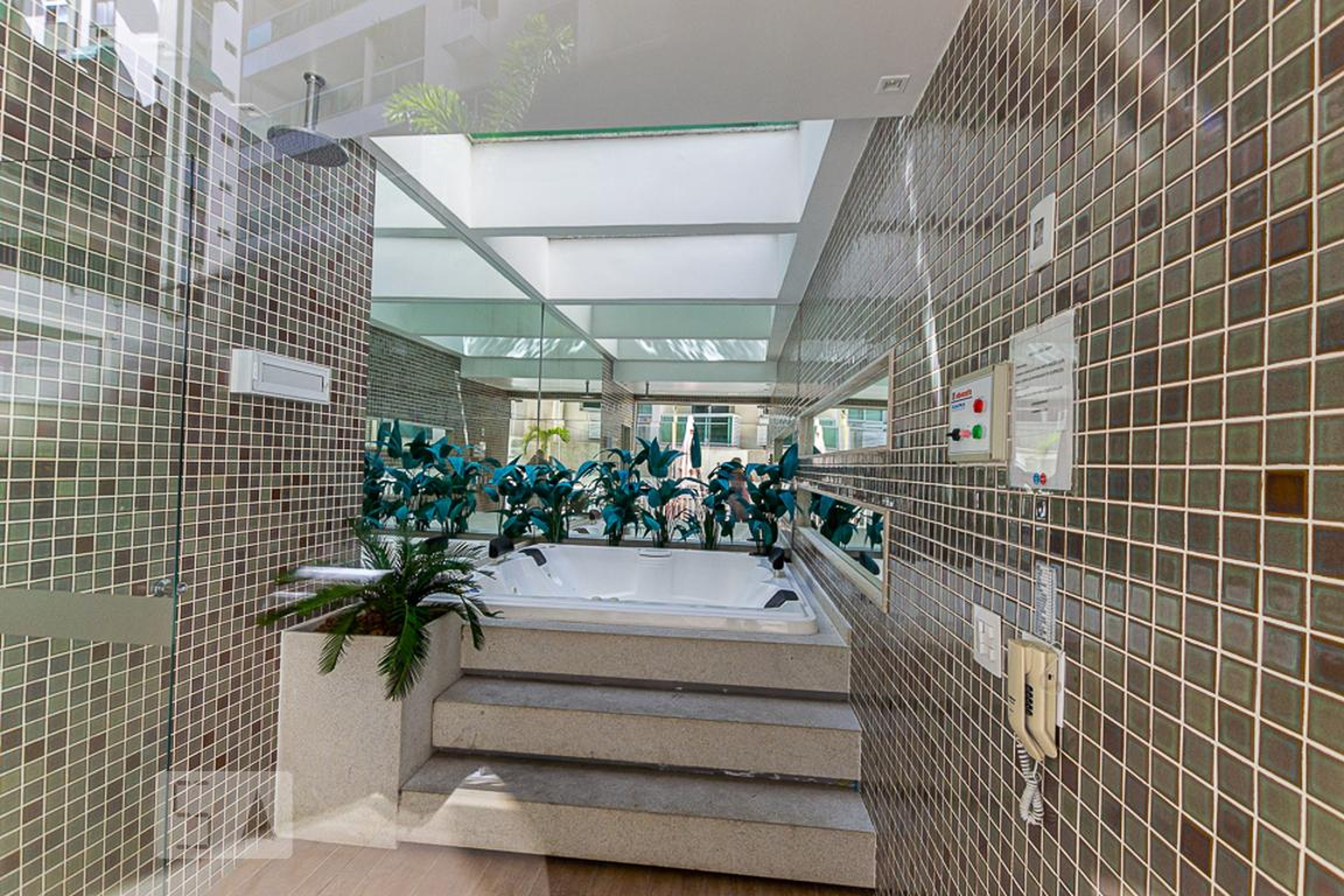 spa - Avant Garde Residence