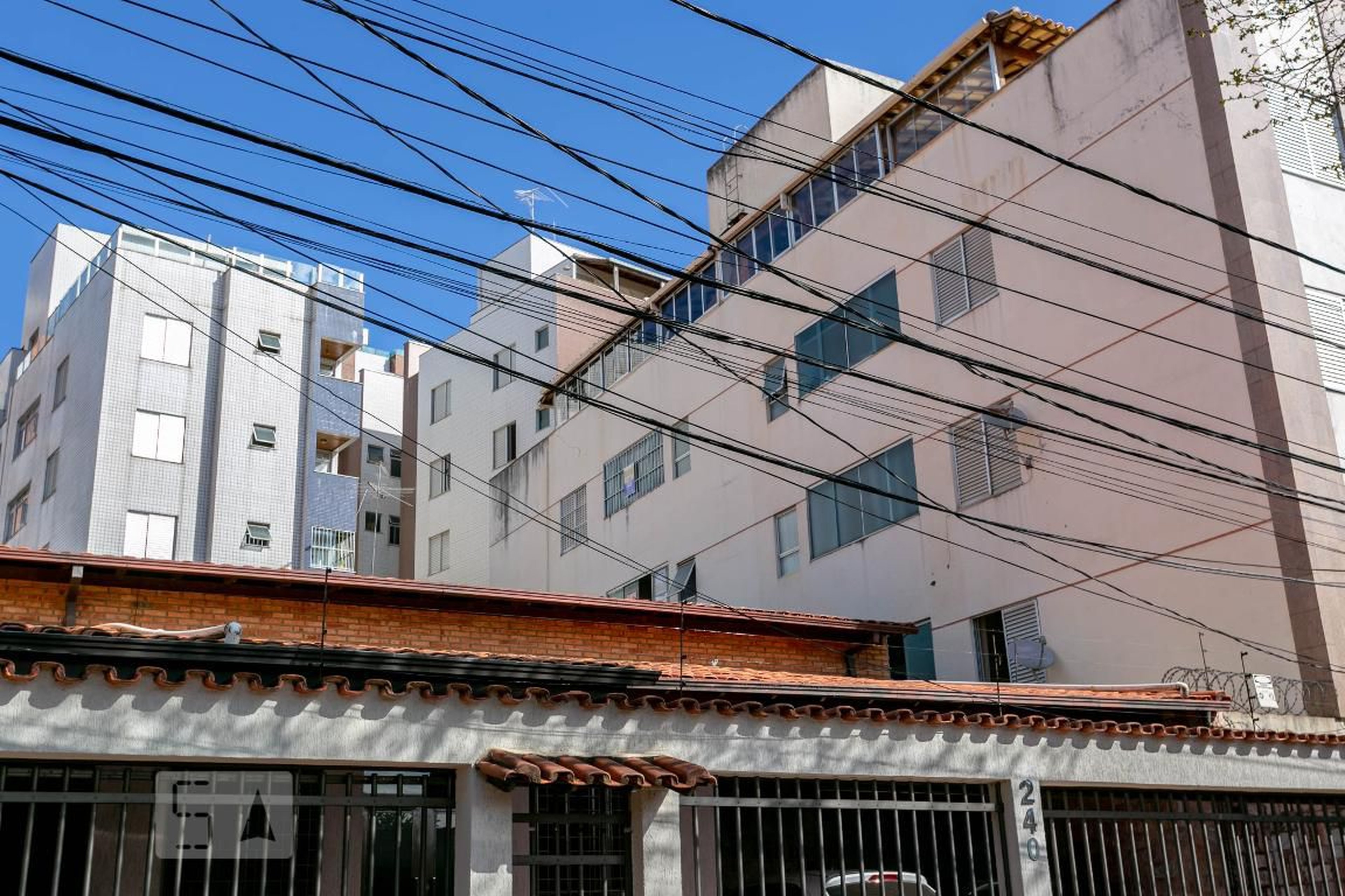 Fachada Condomínio em Rua Sapucai Mirim, 230