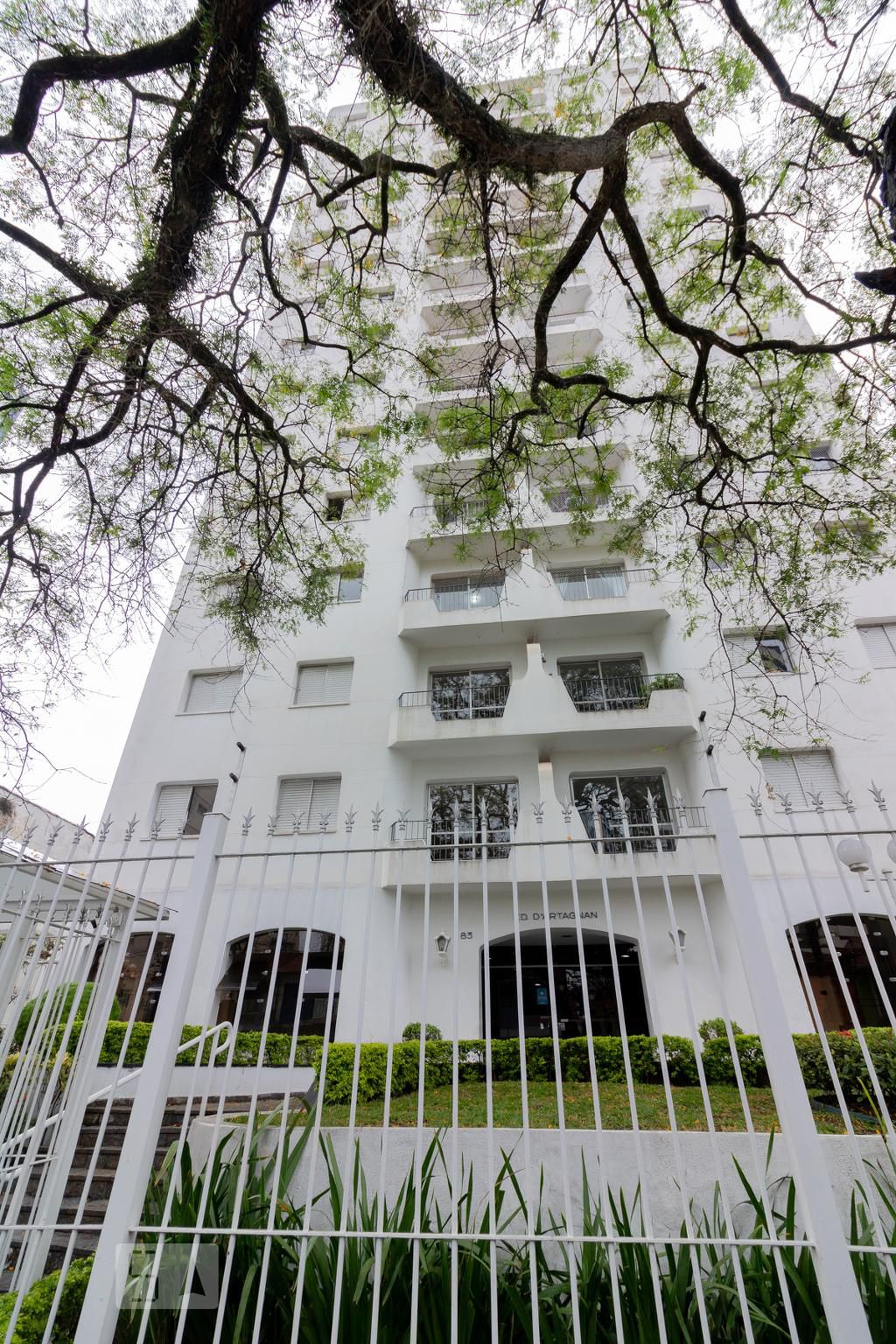 Fachada Condomínio em Rua Gomes de Carvalho, 84