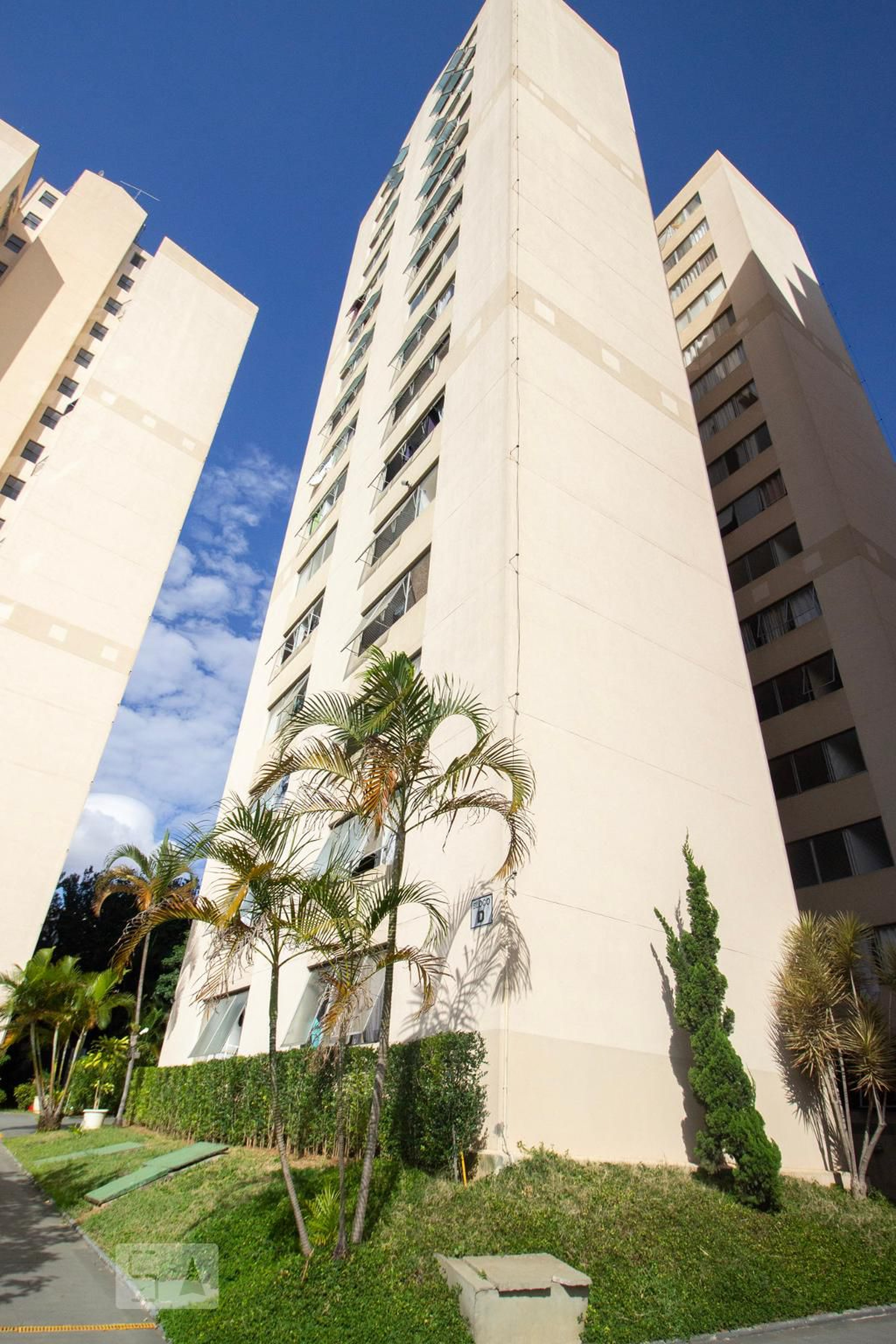 Fachada Condomínio em Rua Floresto Bandecchi, 234