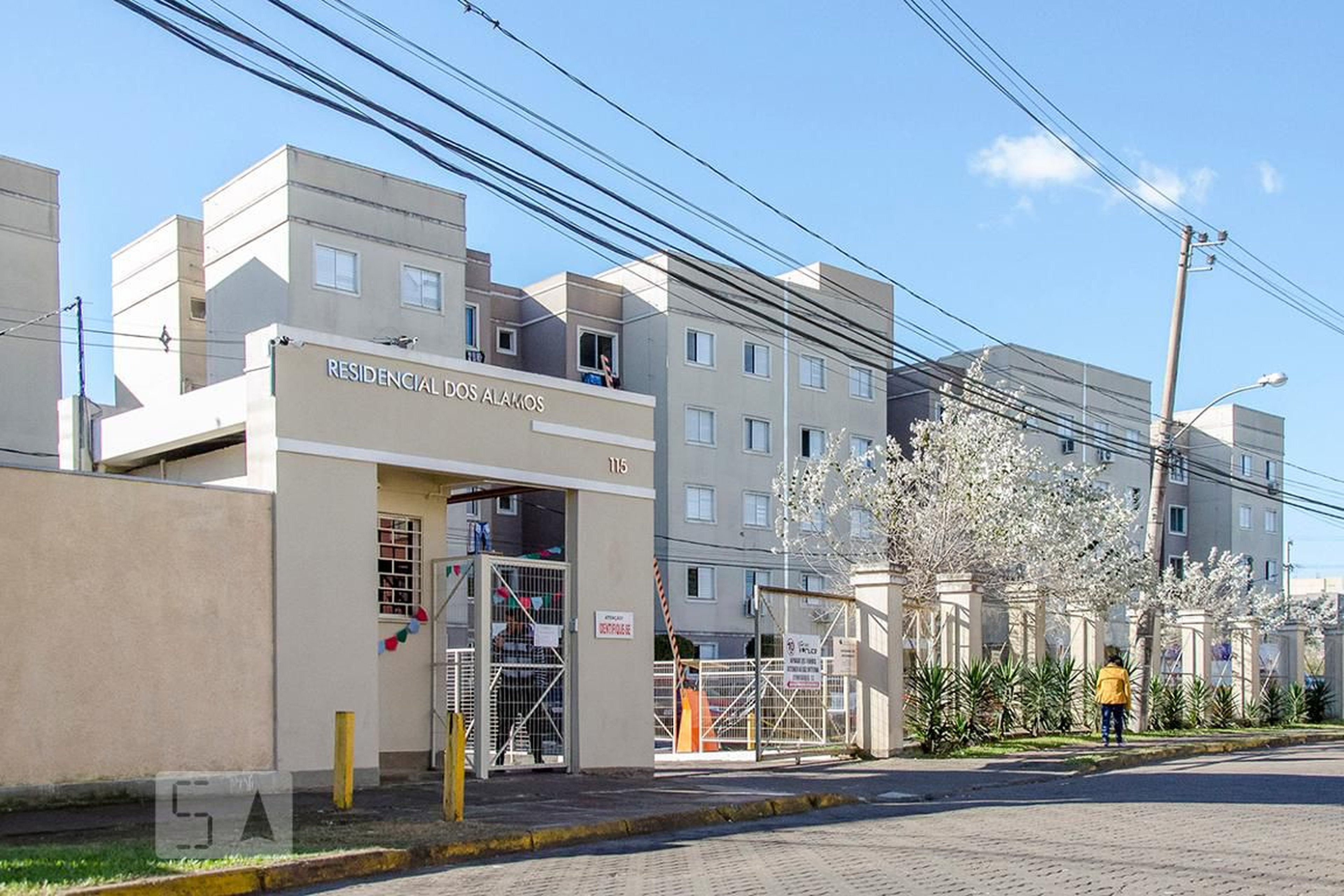 Fachada do Condomínio Condomínio em Rua Alameda das Corticeiras, 426