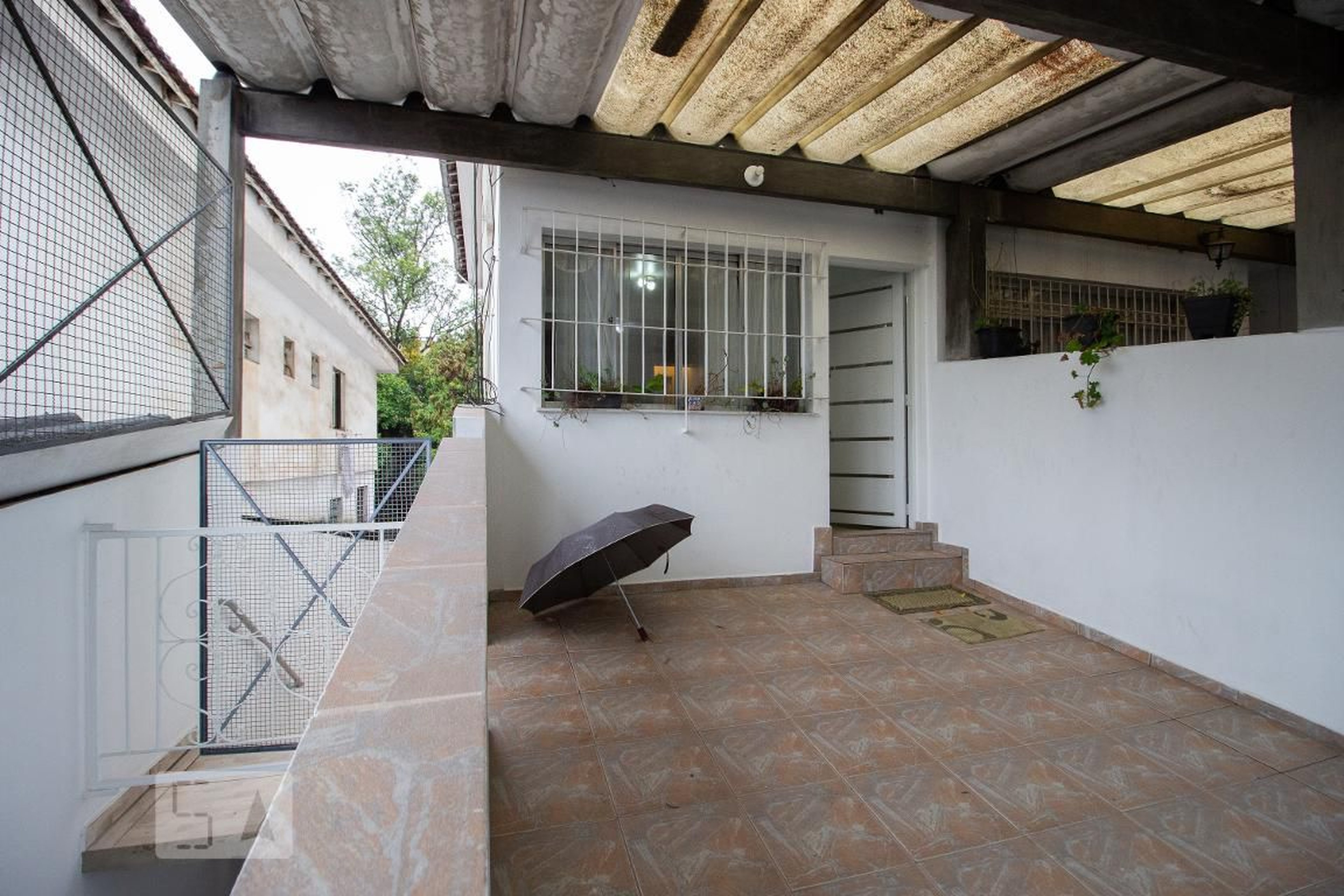 Fachada Condomínio em Rua Amorim Castro, 203