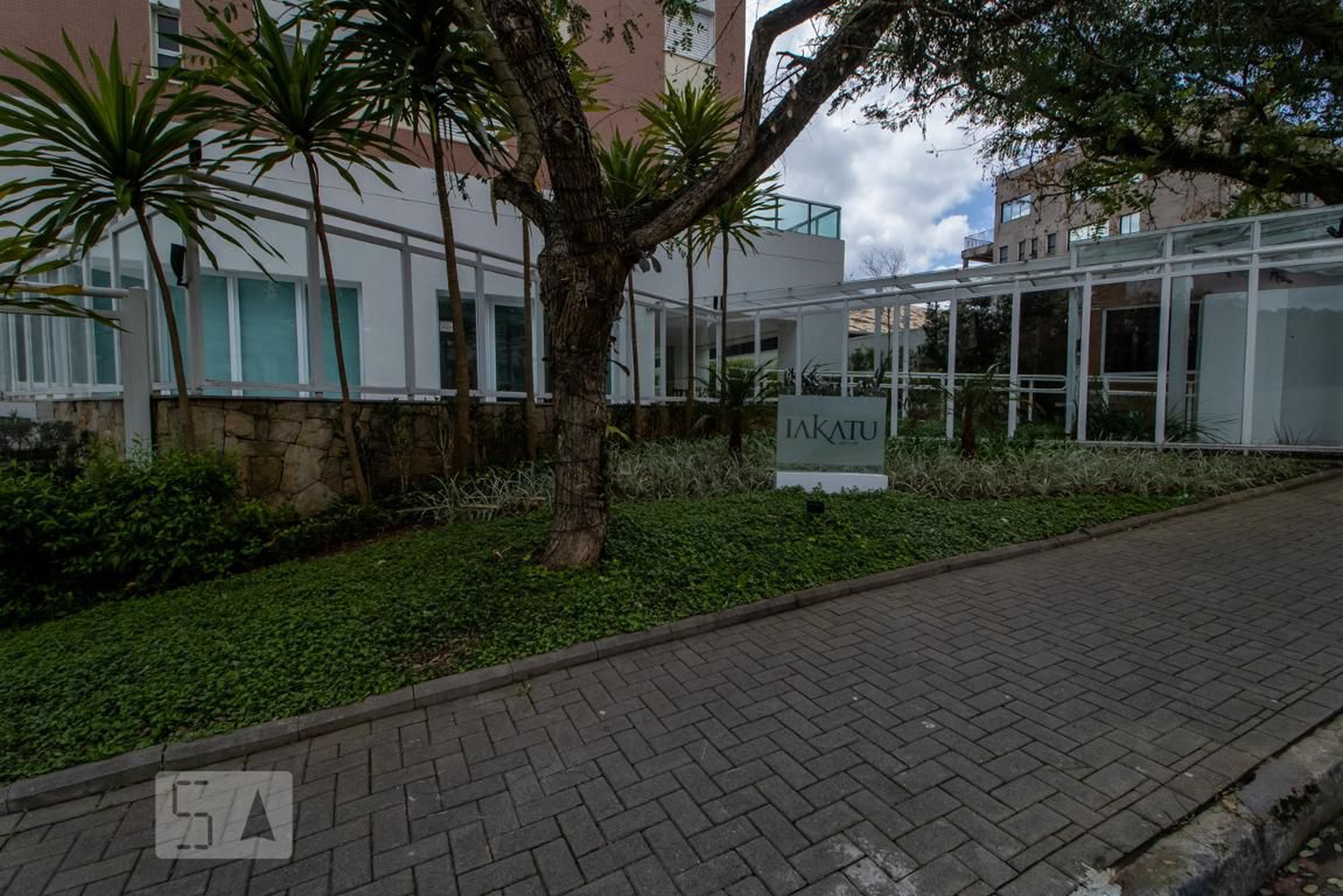 Fachada do Condomínio Condomínio Iakatu