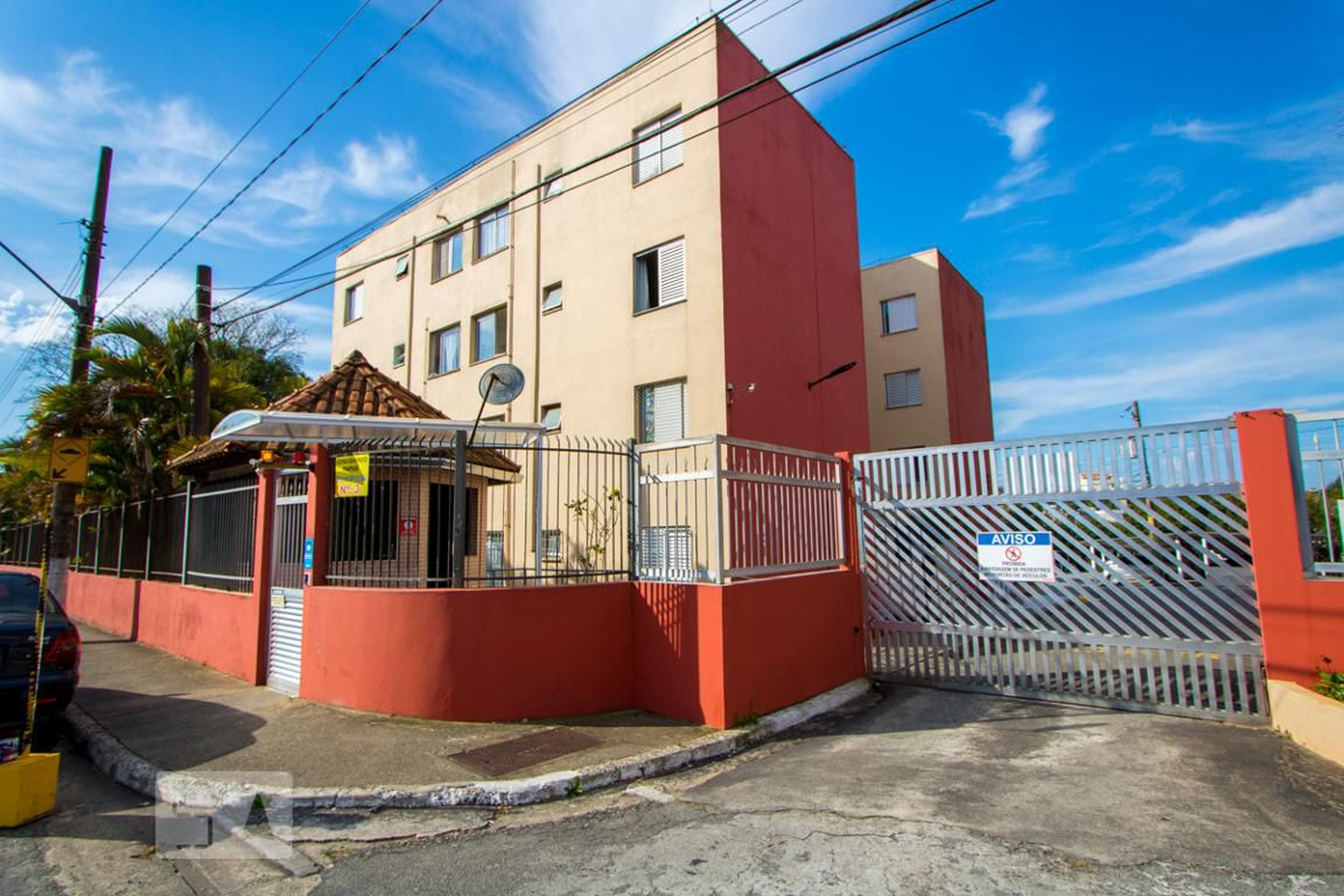 Fachada do condomínio Condomínio em Rua Doutor Hélio da Mata Souza, 3