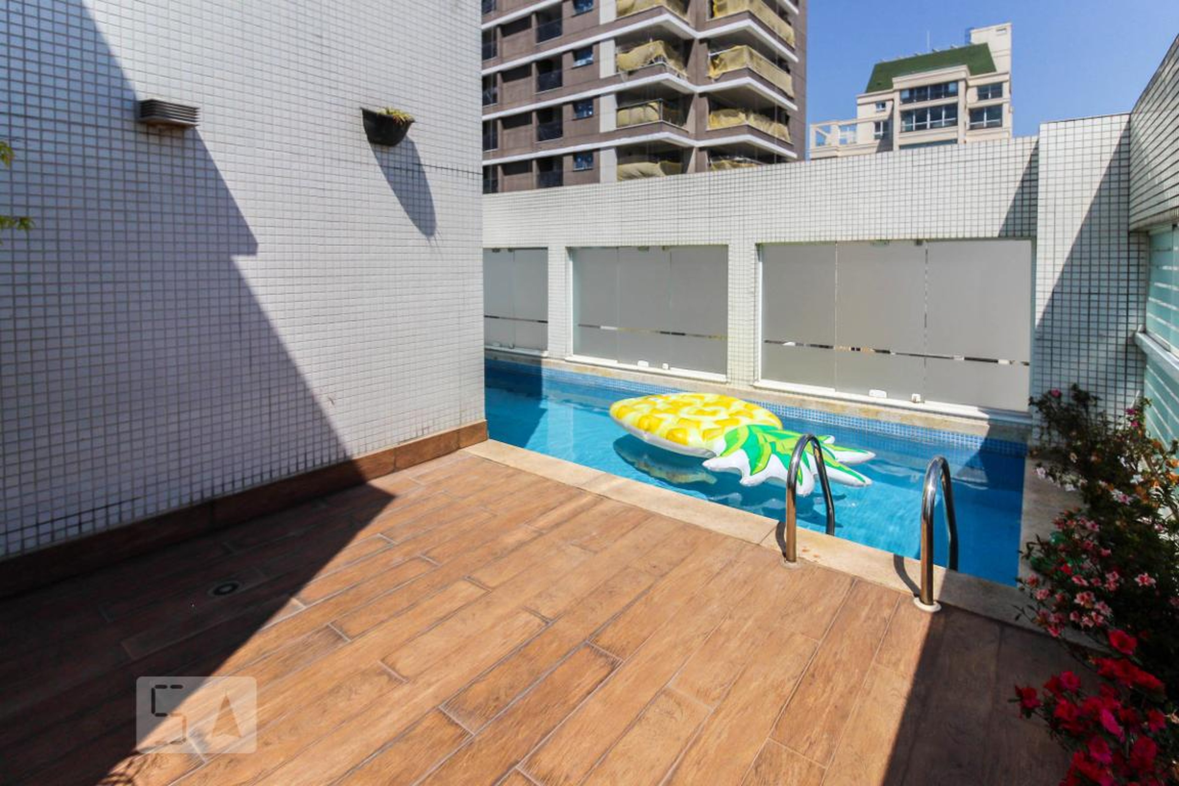 Piscina - Edifício Torre de Cristal
