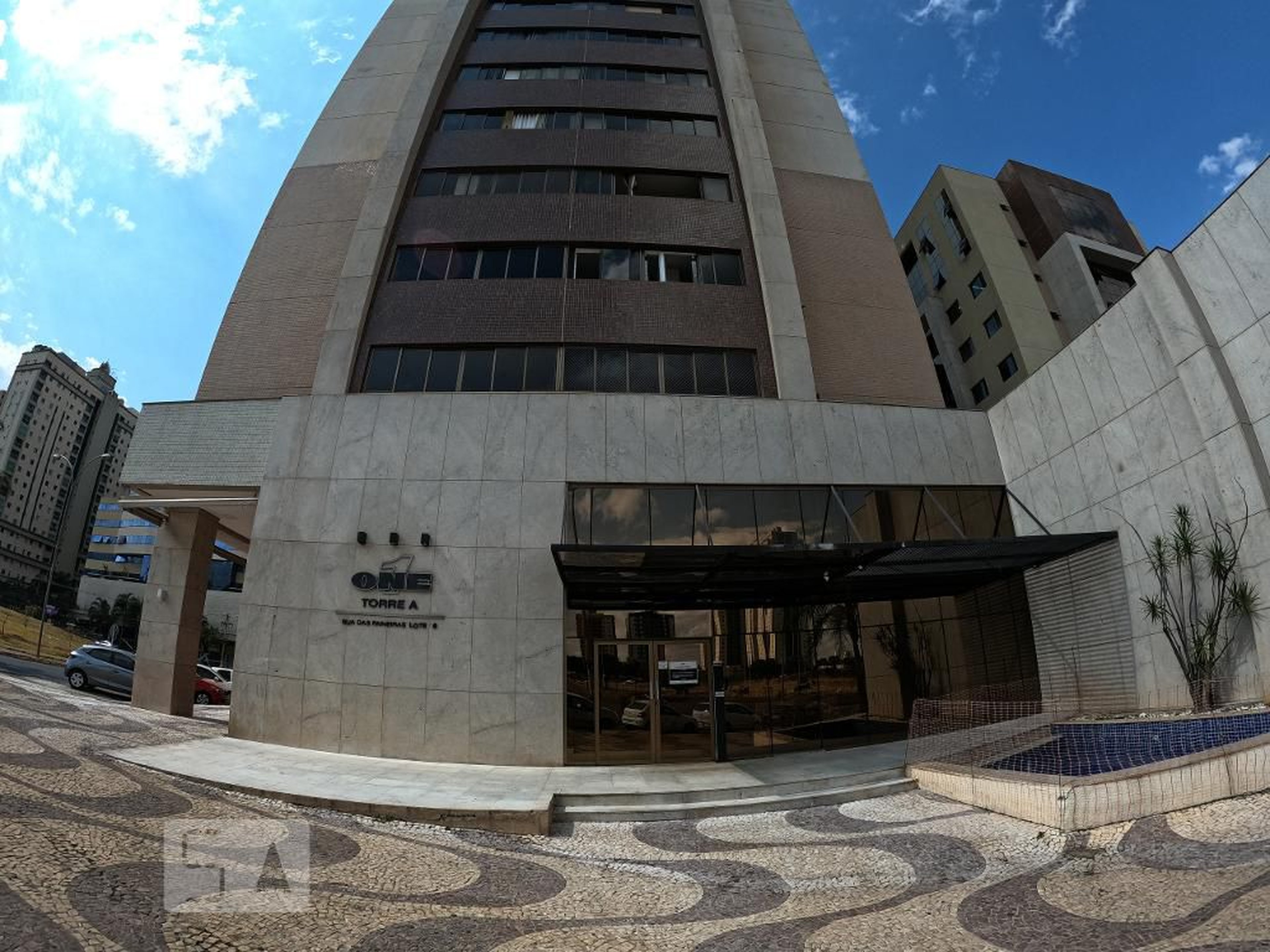 Fachada do Condomínio Condomínio One