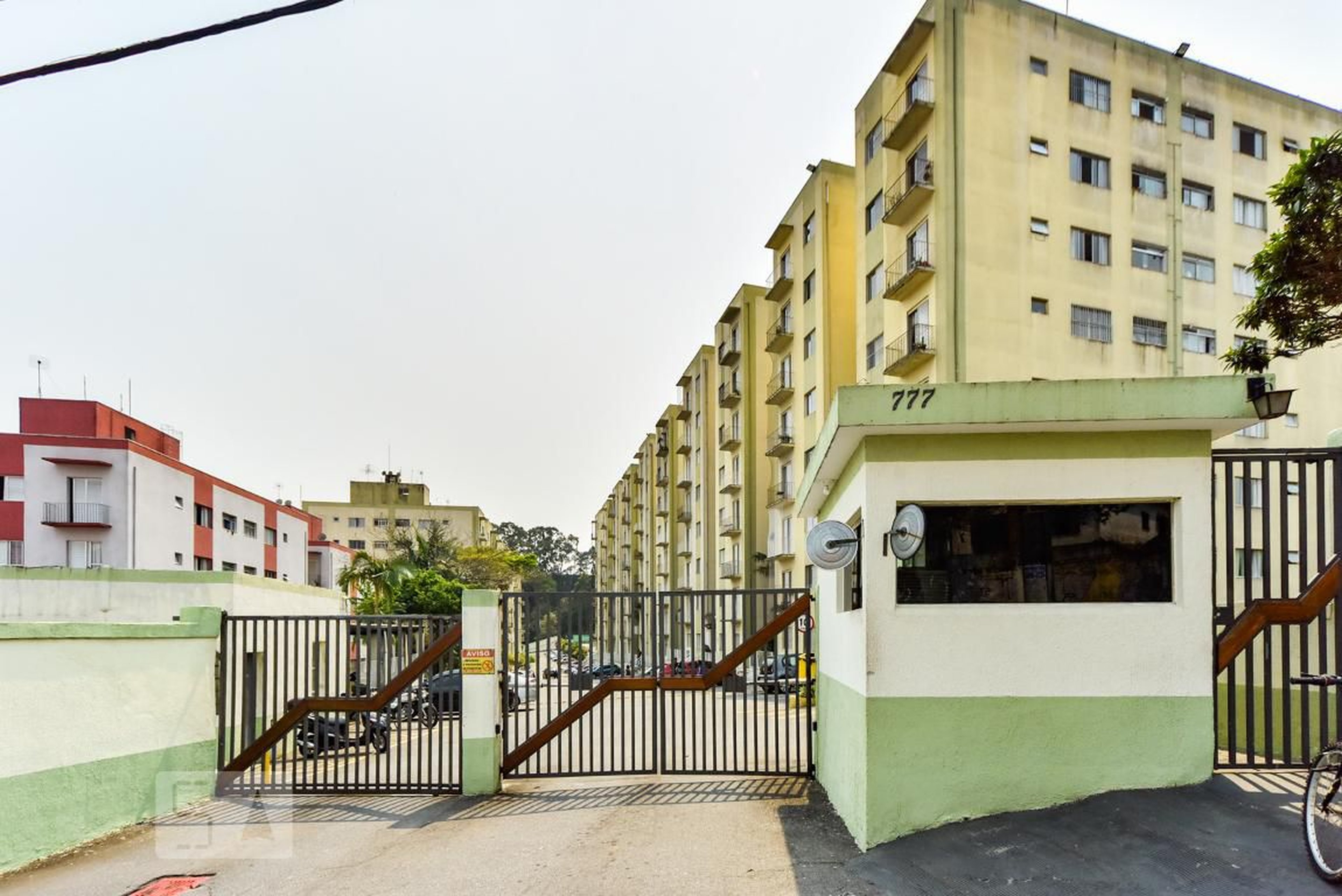 Fachada do Condomínio Condomínio Coemil VIII