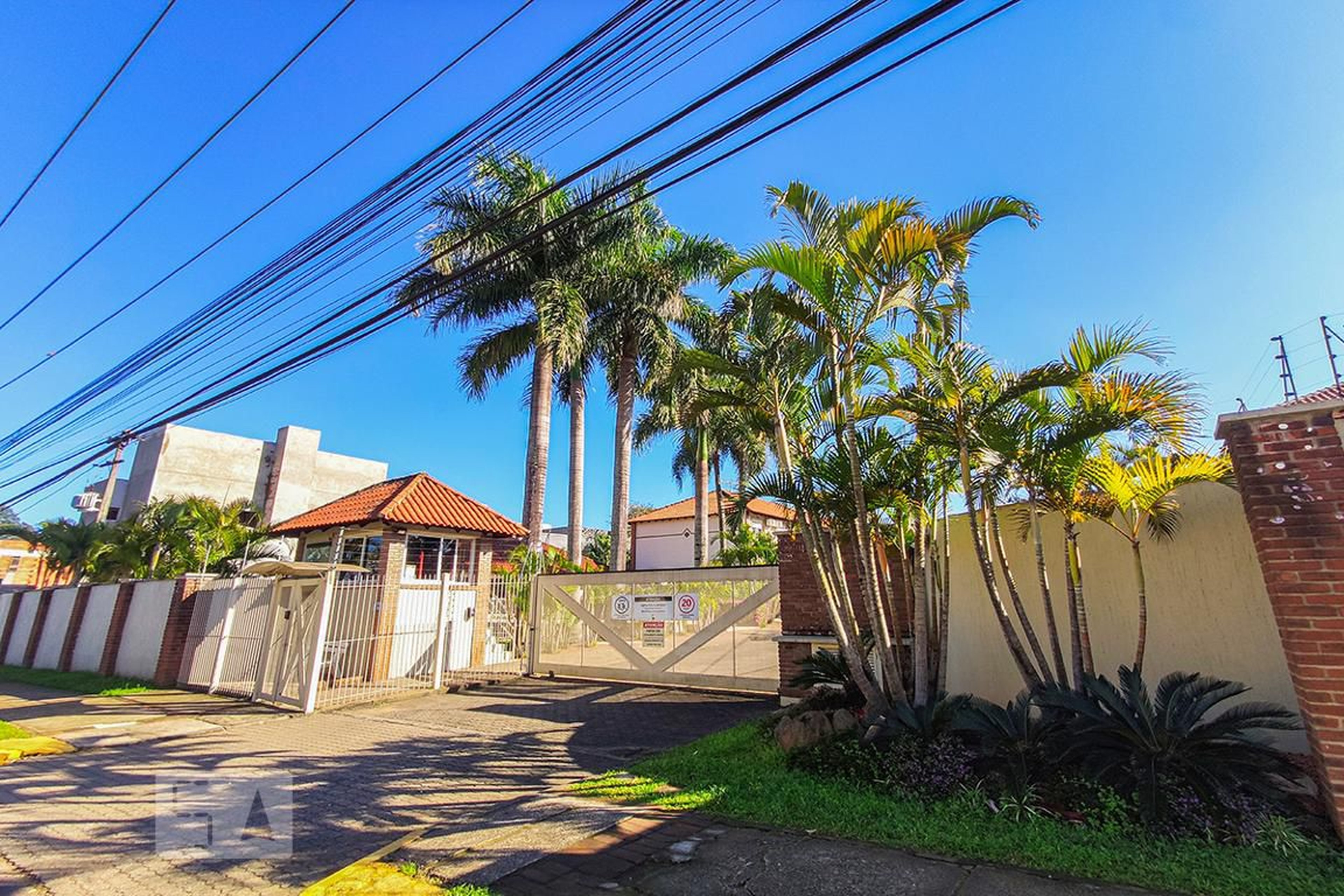 Fachada do Condomínio Condomínio Parque das Palmeiras