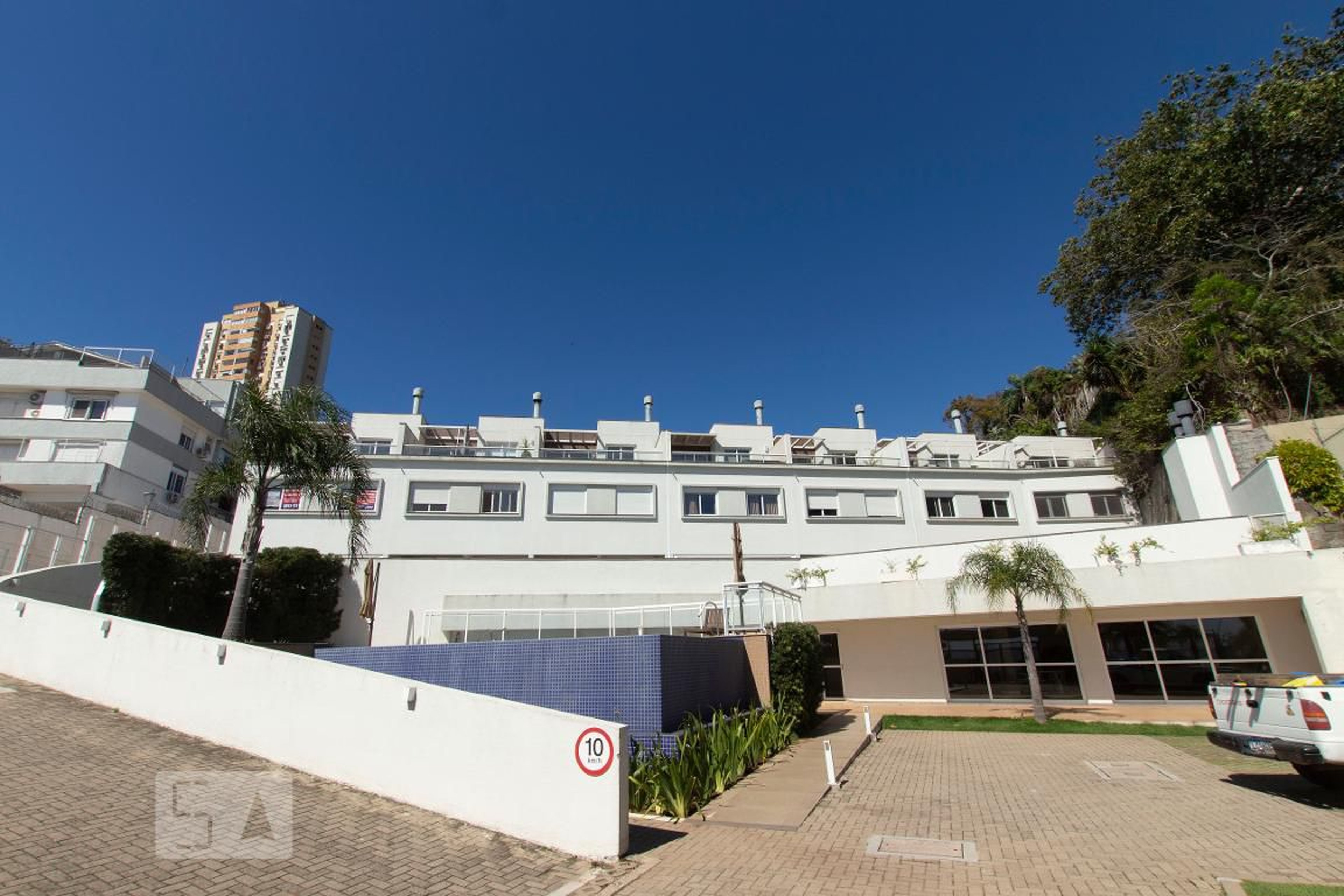 Fachada do Condomínio Condomínio Encosta do Sol