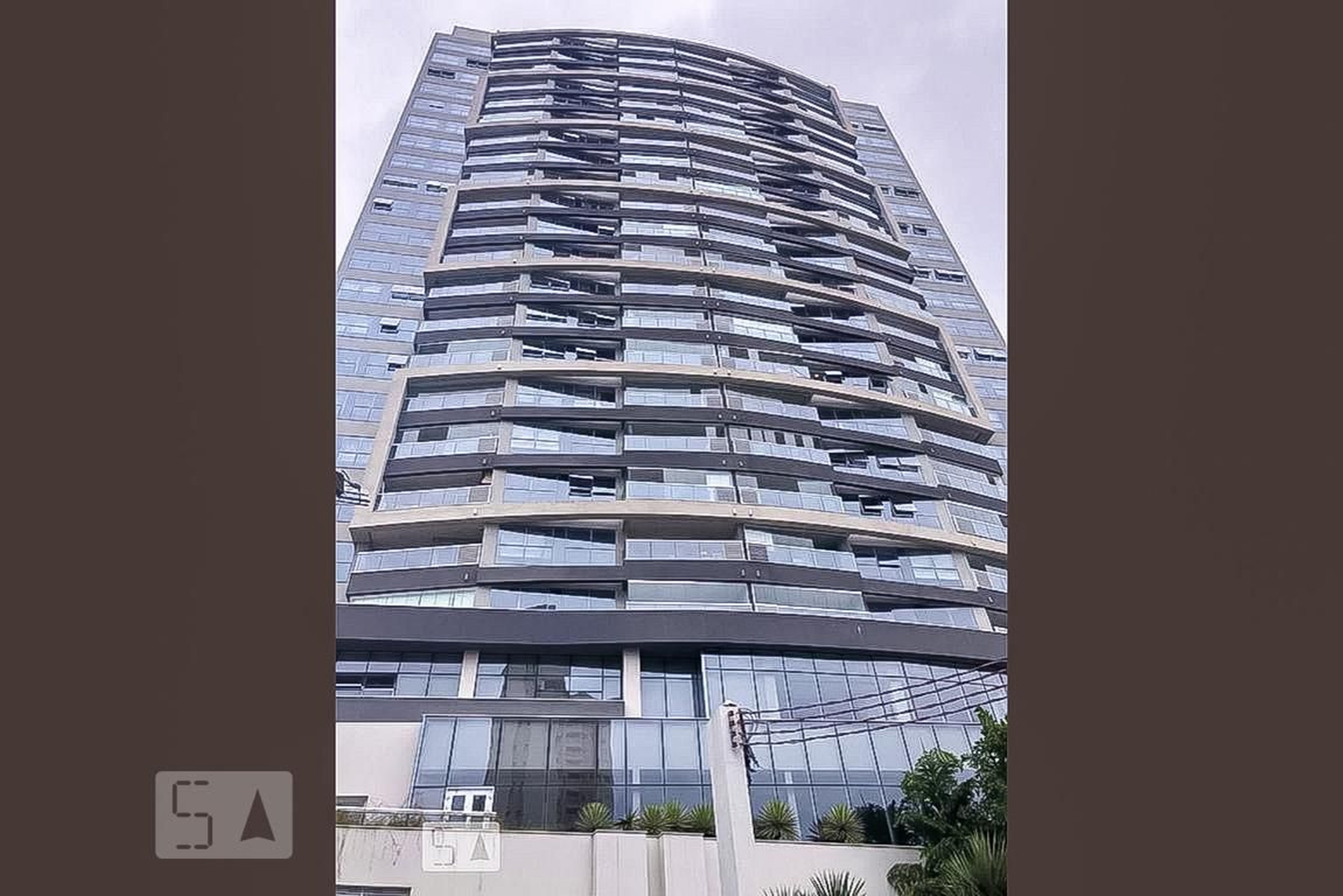 Fachada do Condomínio Condomínio Glass Alphaville