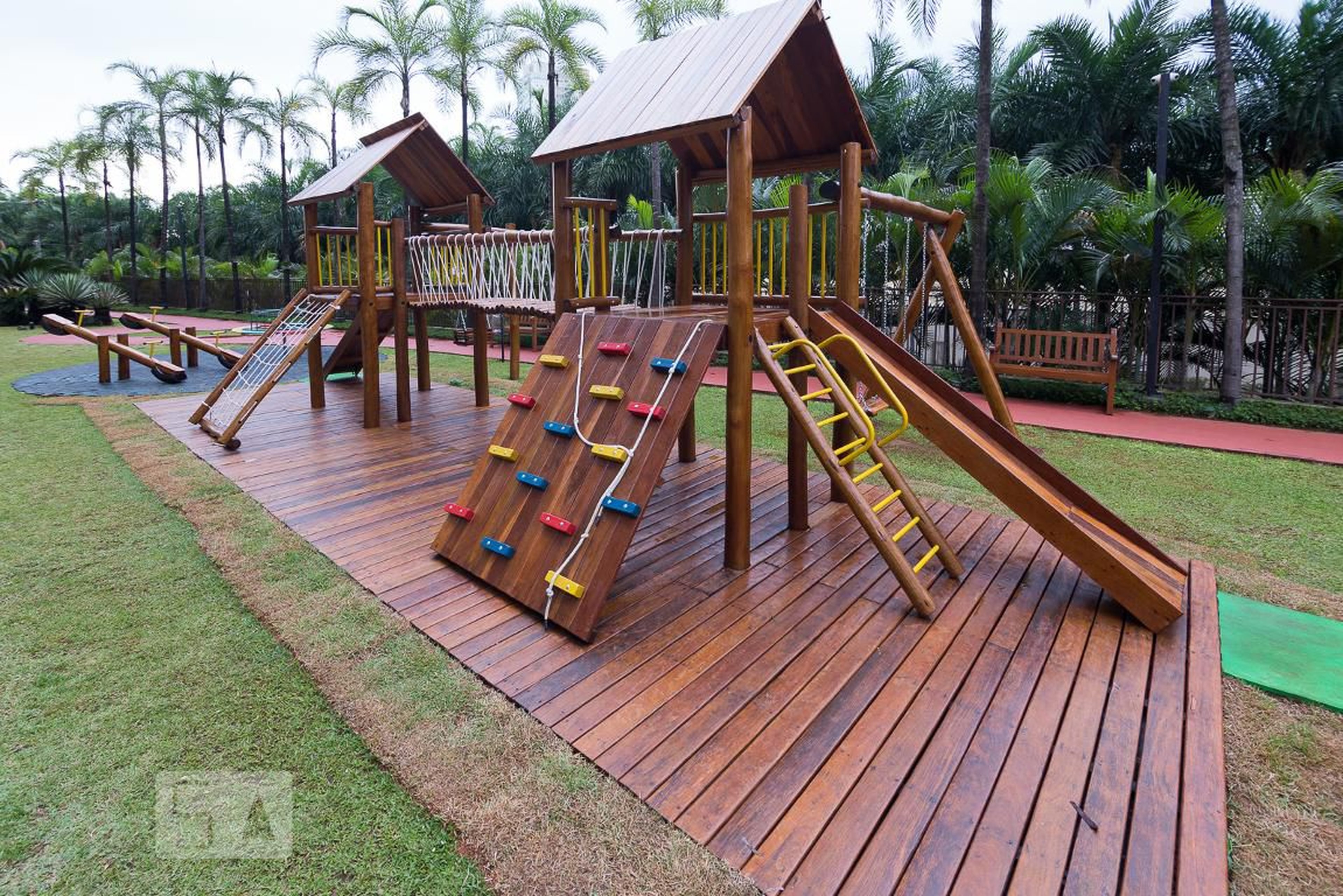 Playground - Rail Pompéia