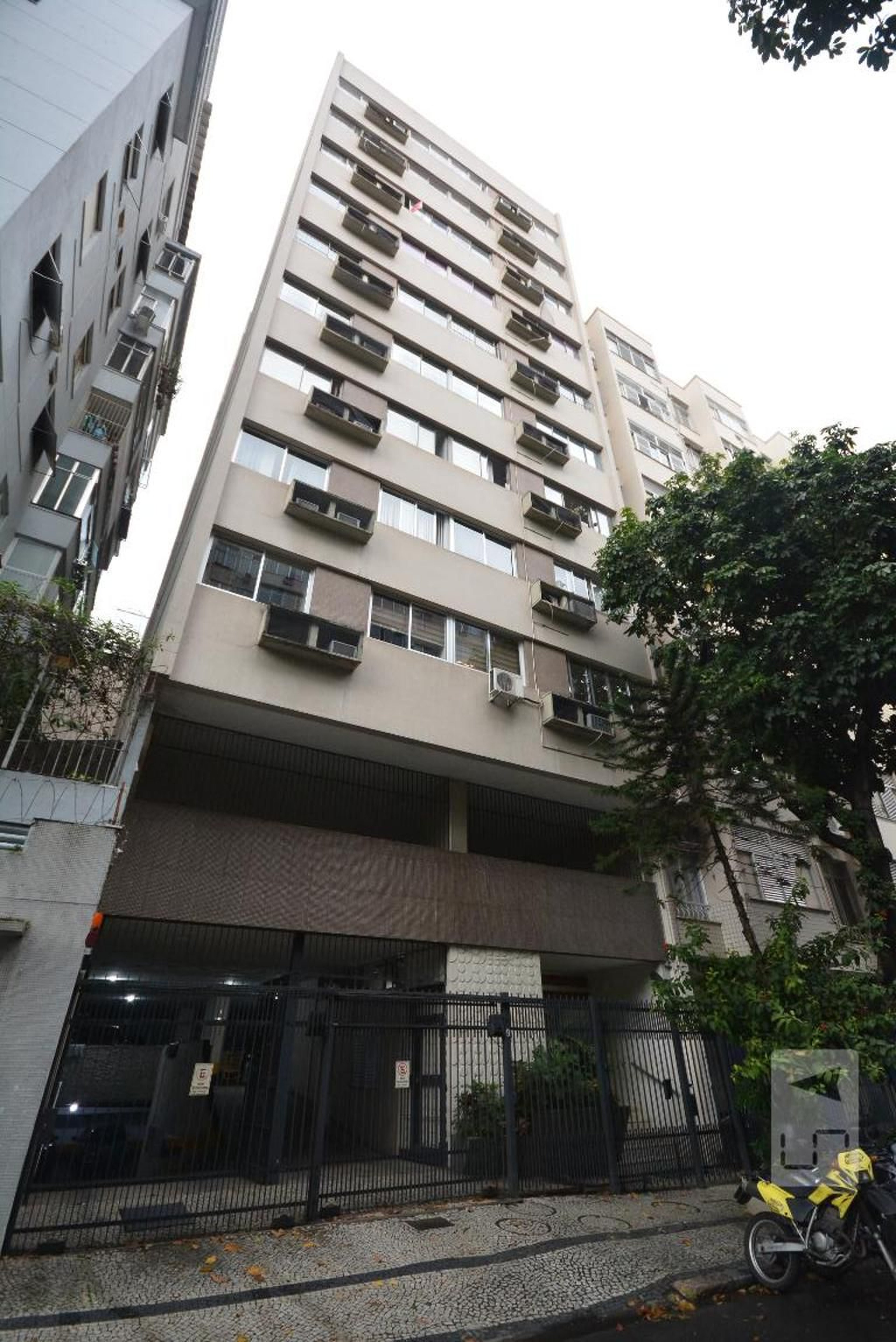 Fachada do Prédio Condomínio em Rua Martins Ribeiro, 64