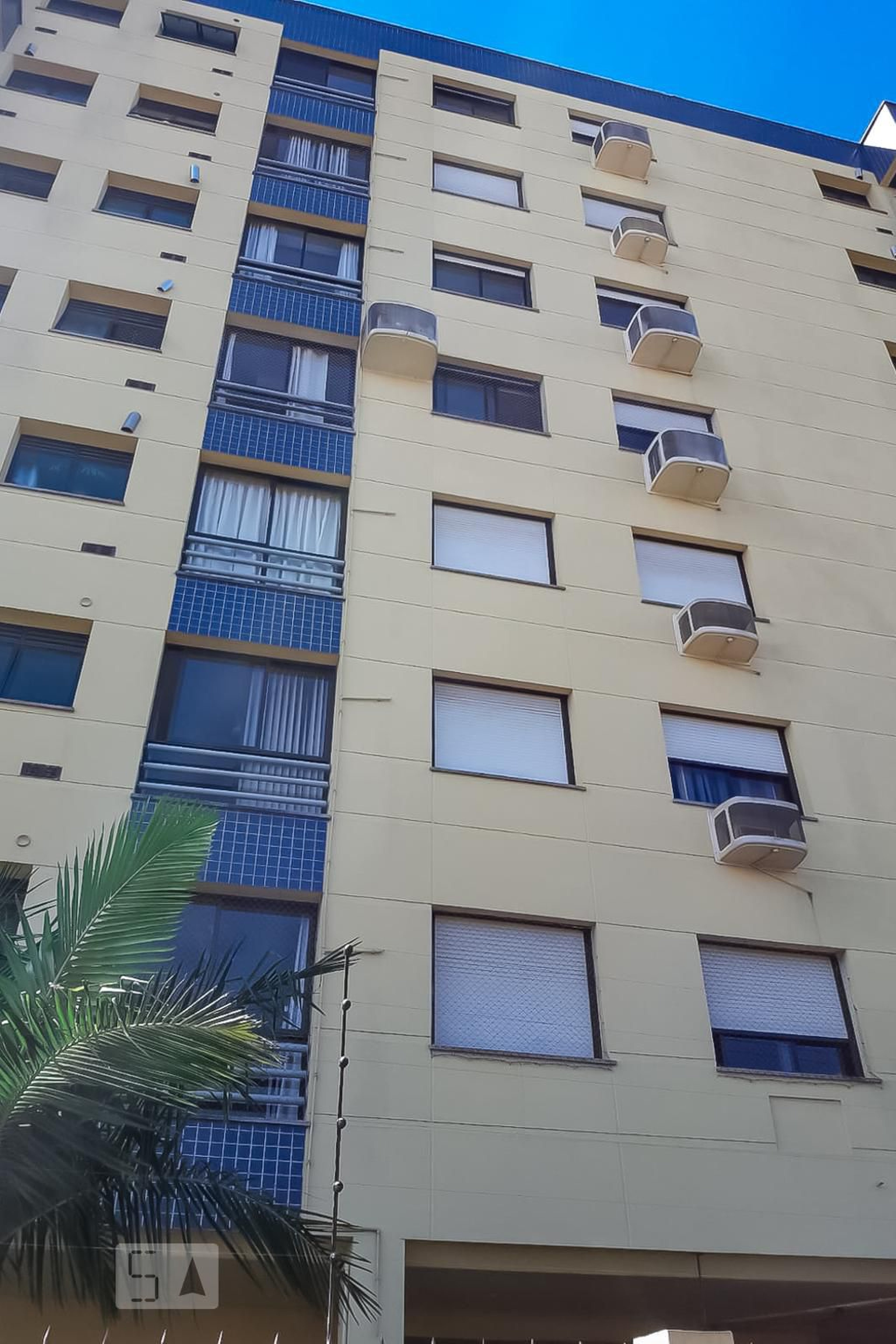 Fachada Condomínio em Rua Professor Guerreiro Lima, 51