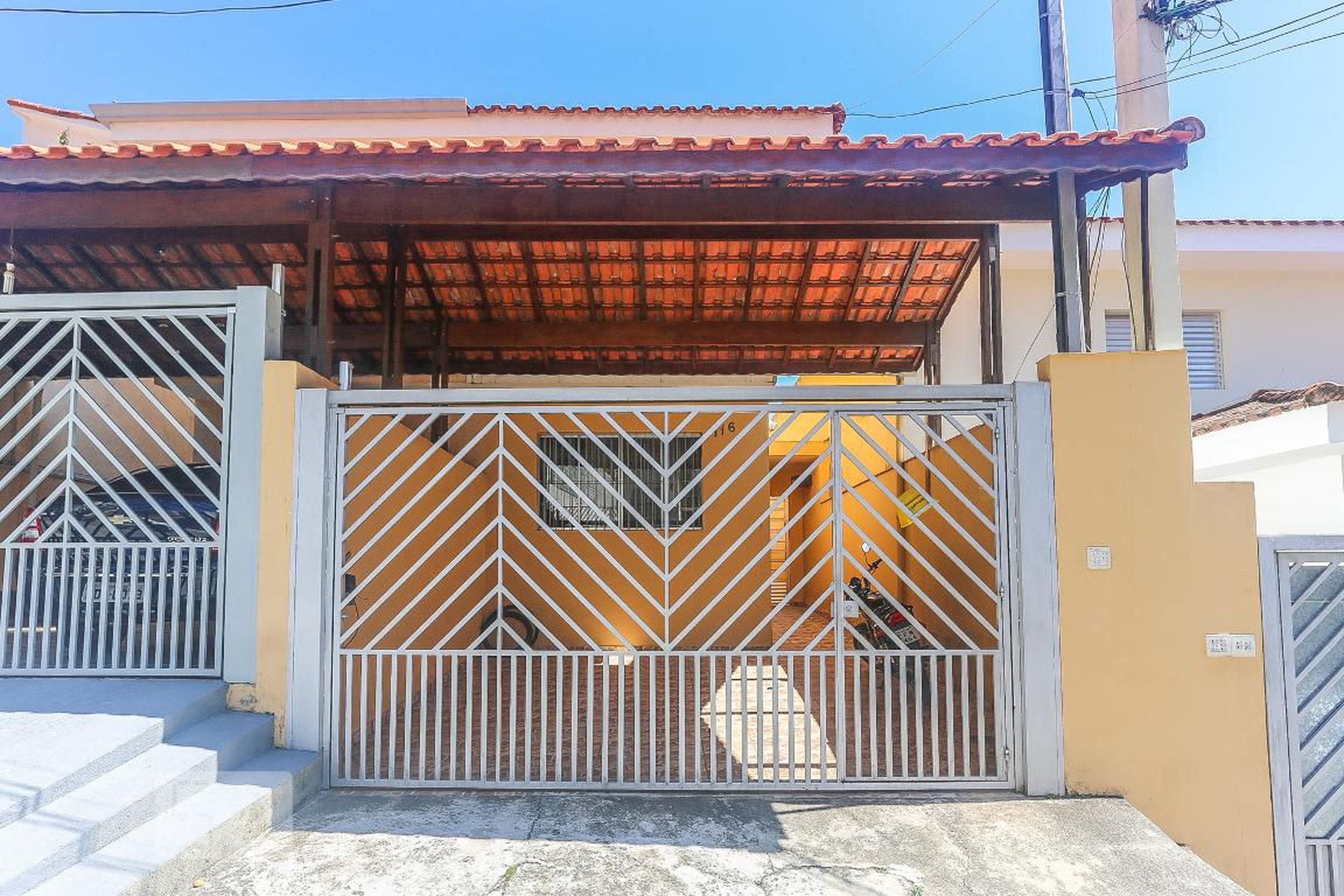 Fachada Condomínio em Rua Coronel Ferreira Leal, 116