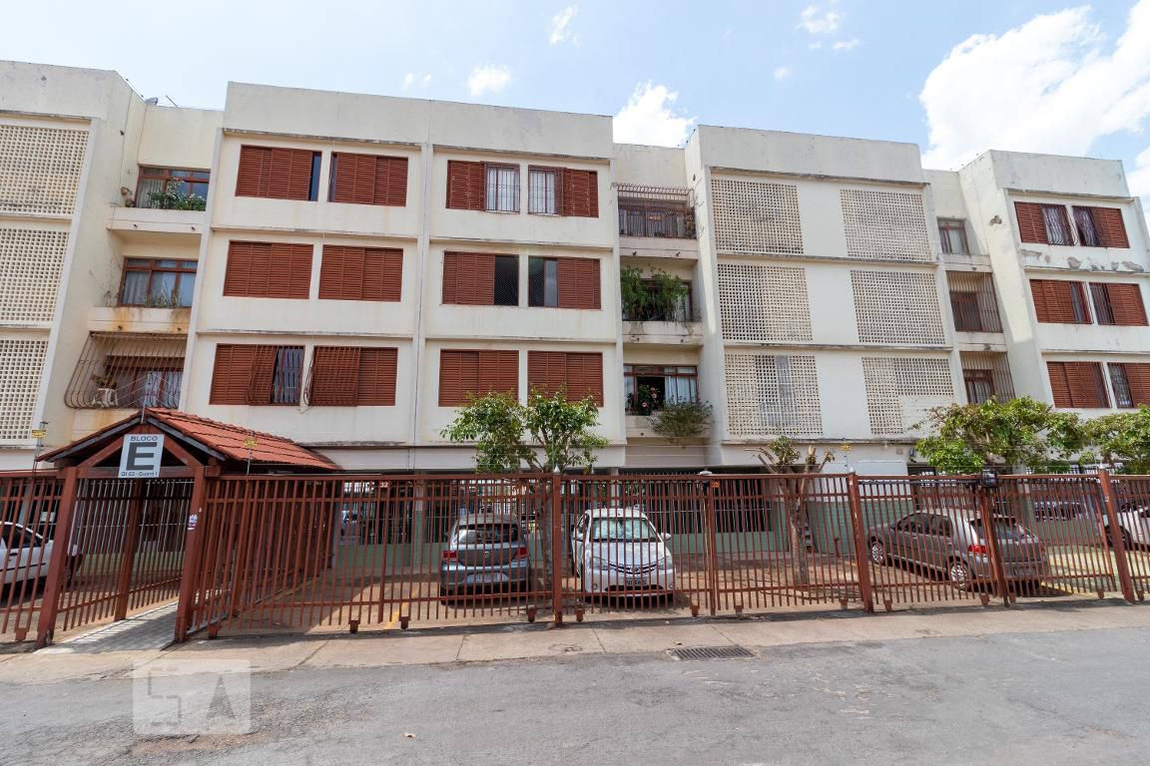 Fachada Condomínio em Qi 3, Bloco E