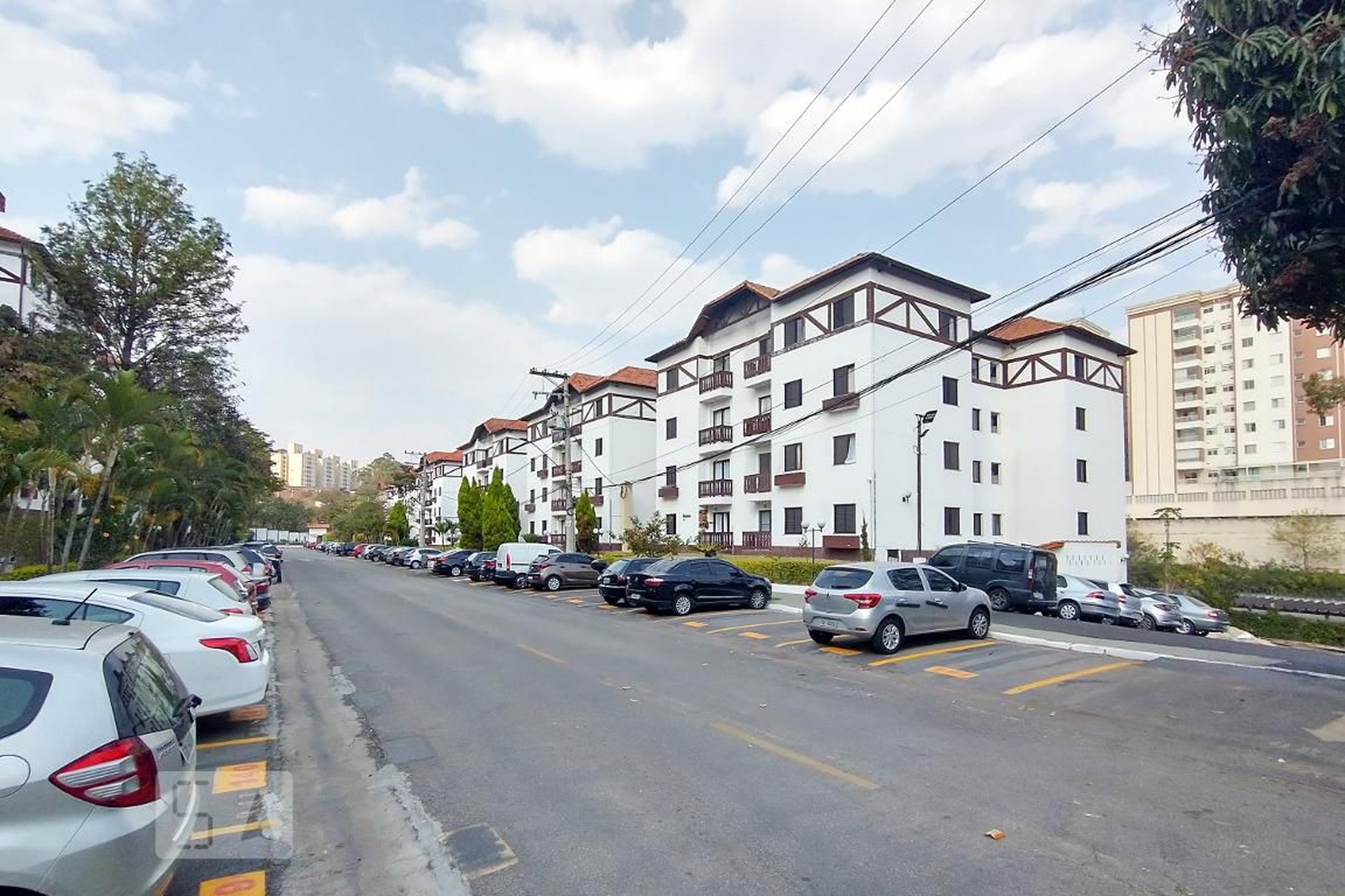 Fachada do condomínio Condomínio Vila Suiça III -A