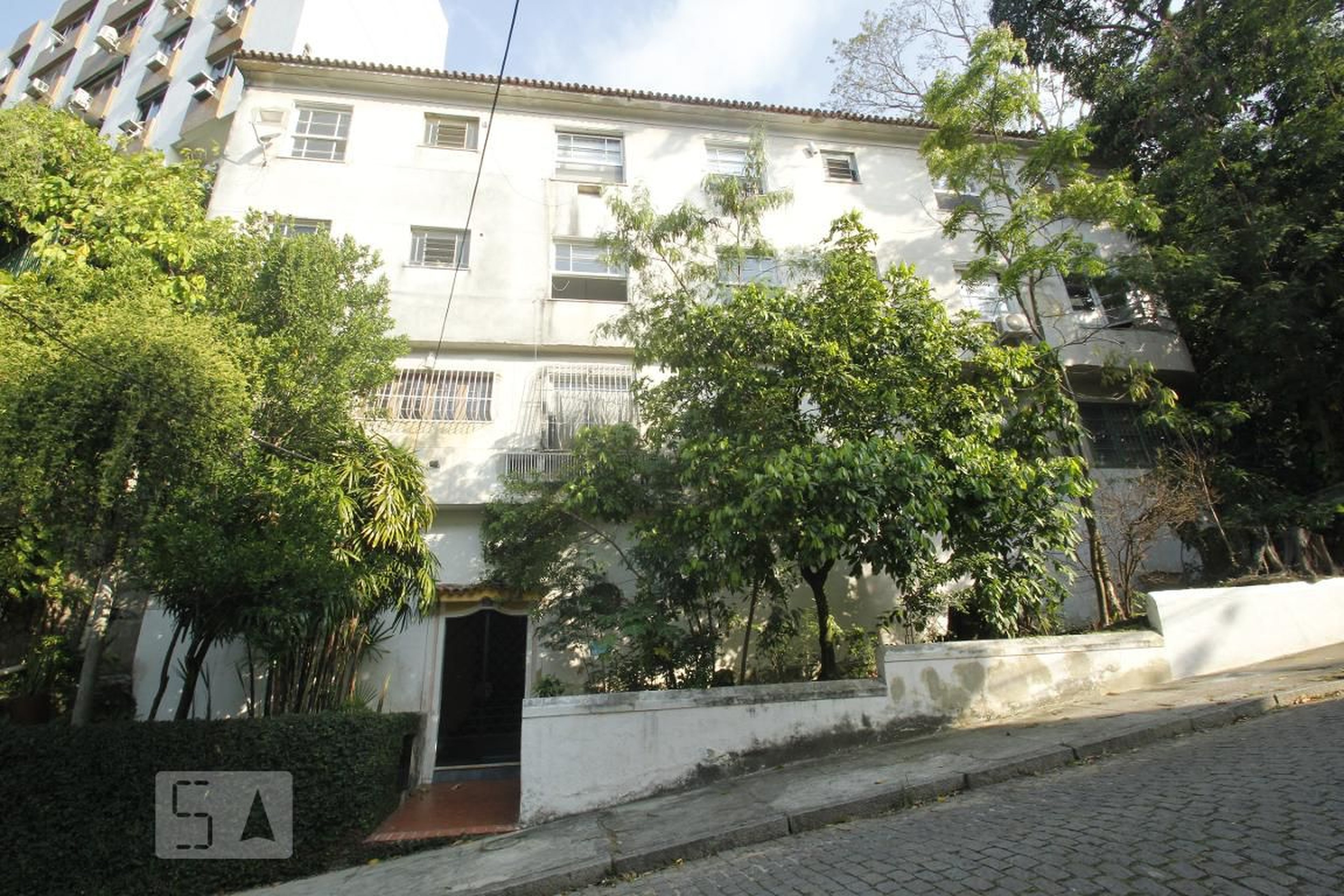 Fachada do Prédio Condomínio em Rua Efigênio de Sales, 207