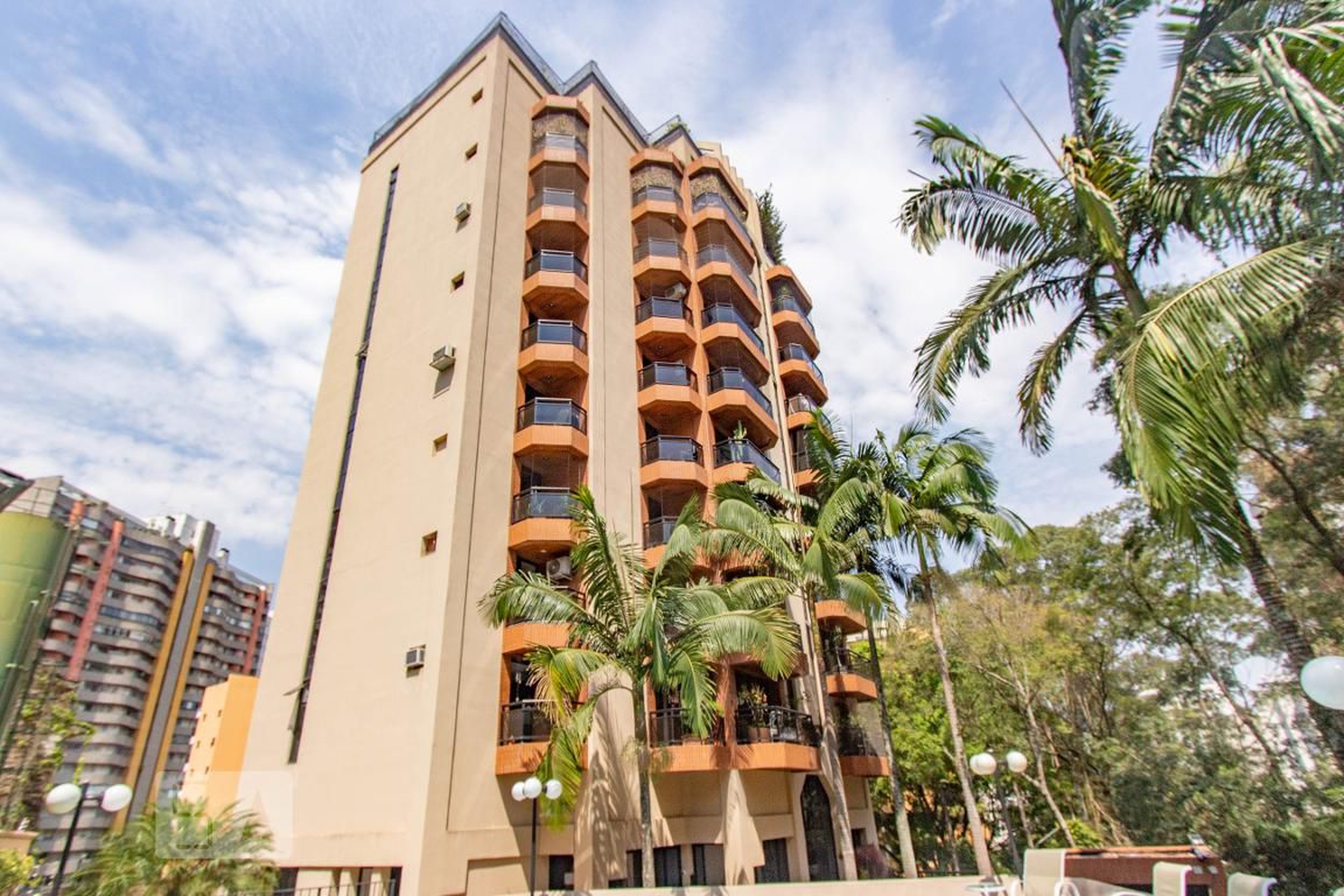 Fachada Condomínio em Rua Itaiteva, 76