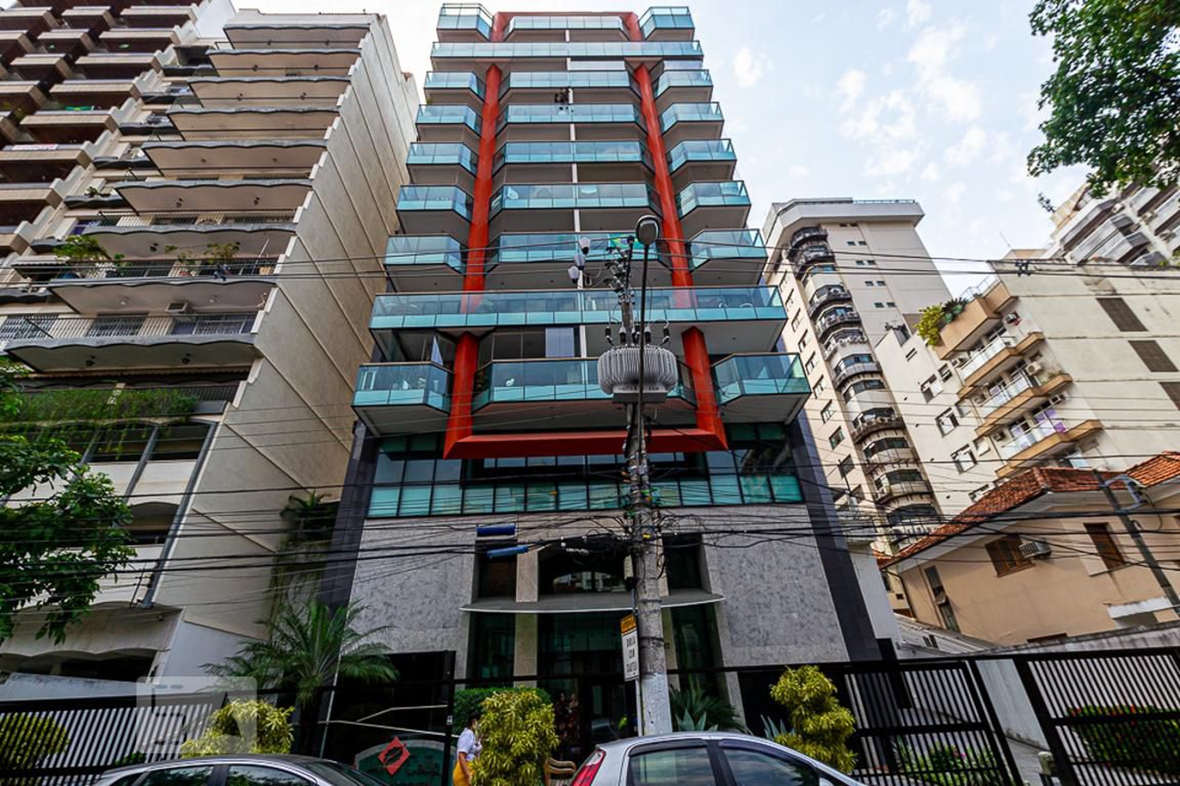 Fachada Condomínio Calle Serrano