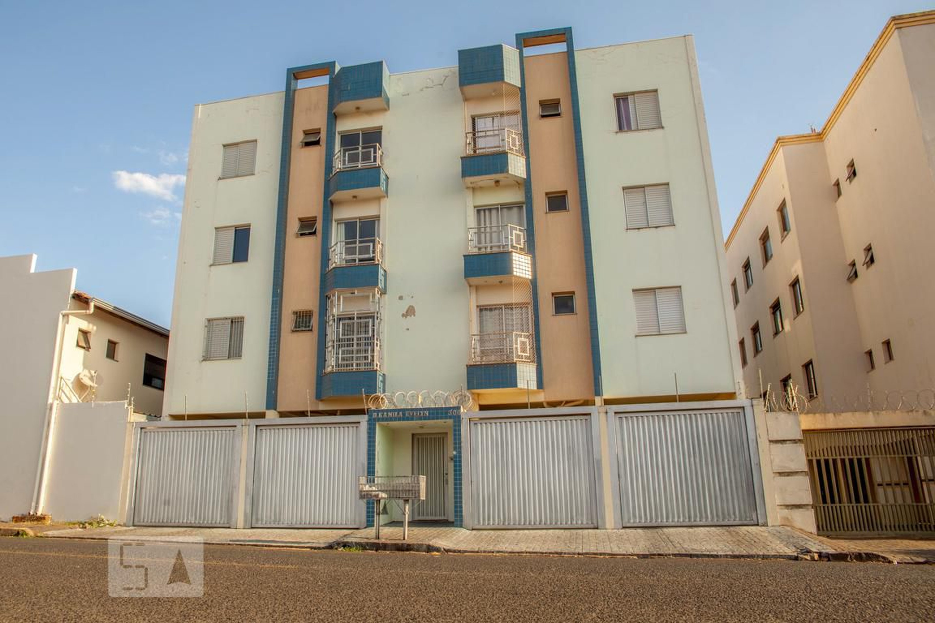 Fachada Condomínio em Avenida Doutor Misael Rodrigues de Castro, 300