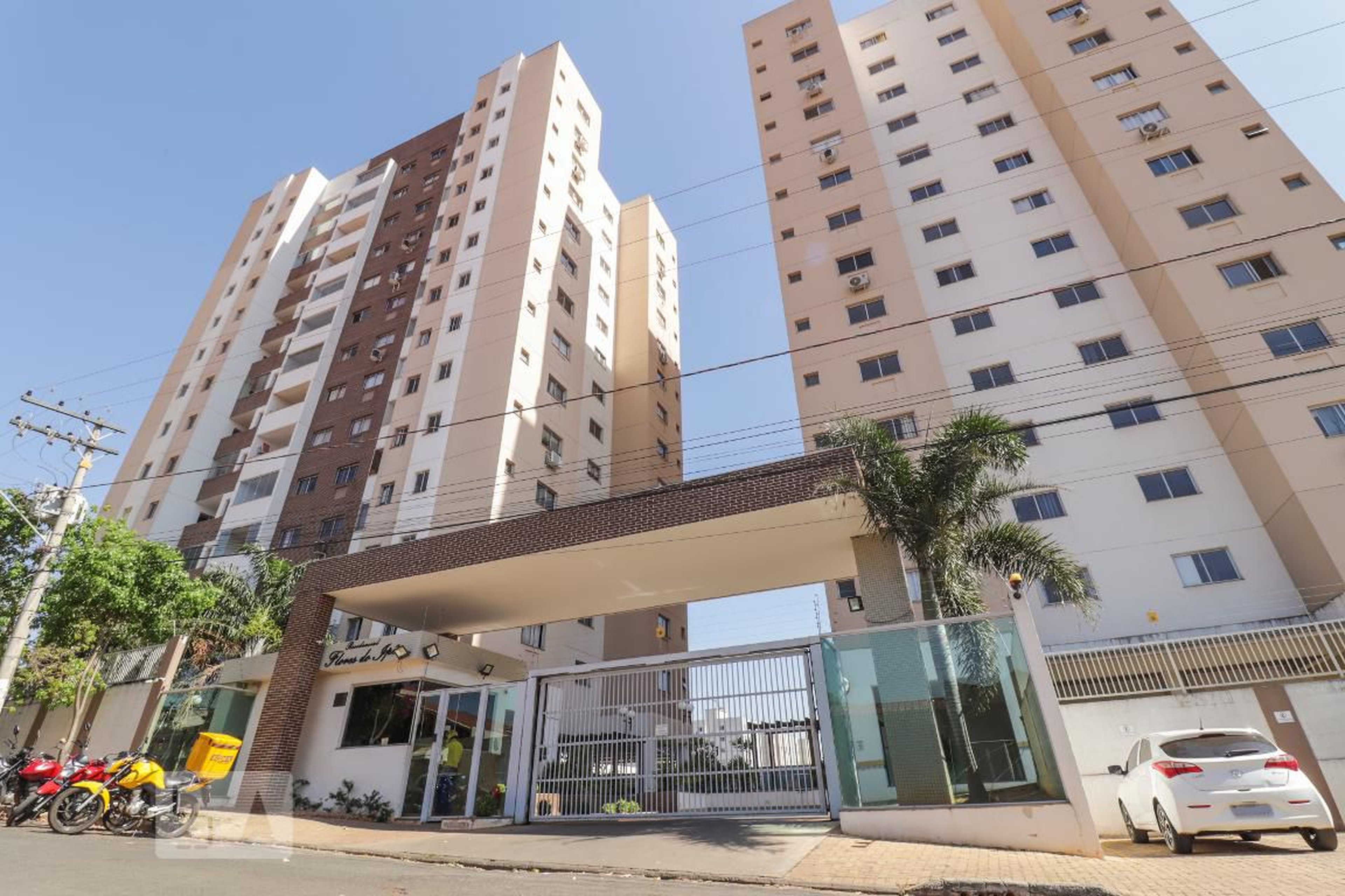 Fachada Residencial Flores do Ipê