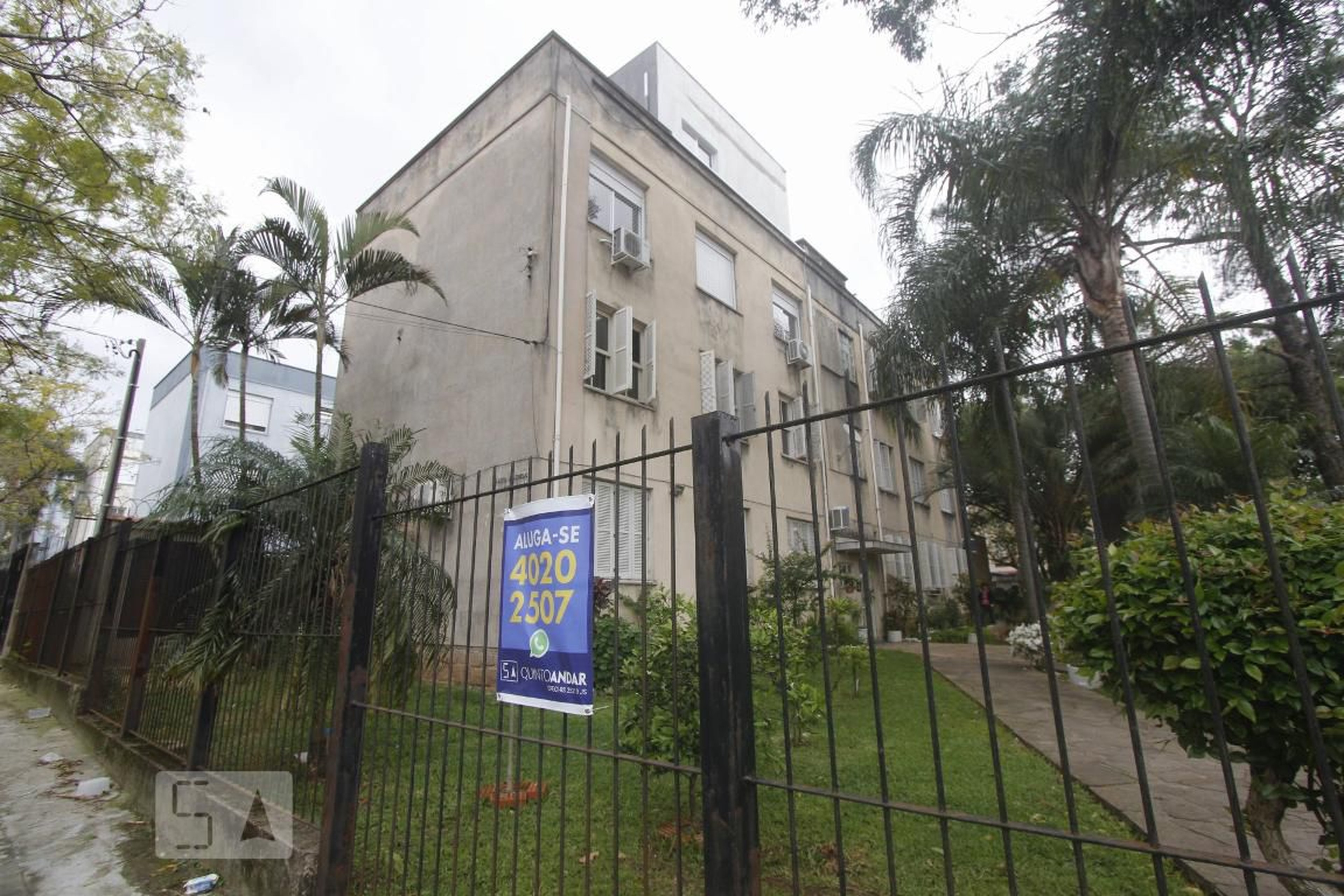 FACHADA Condomínio em Rua Ari Barroso, 116