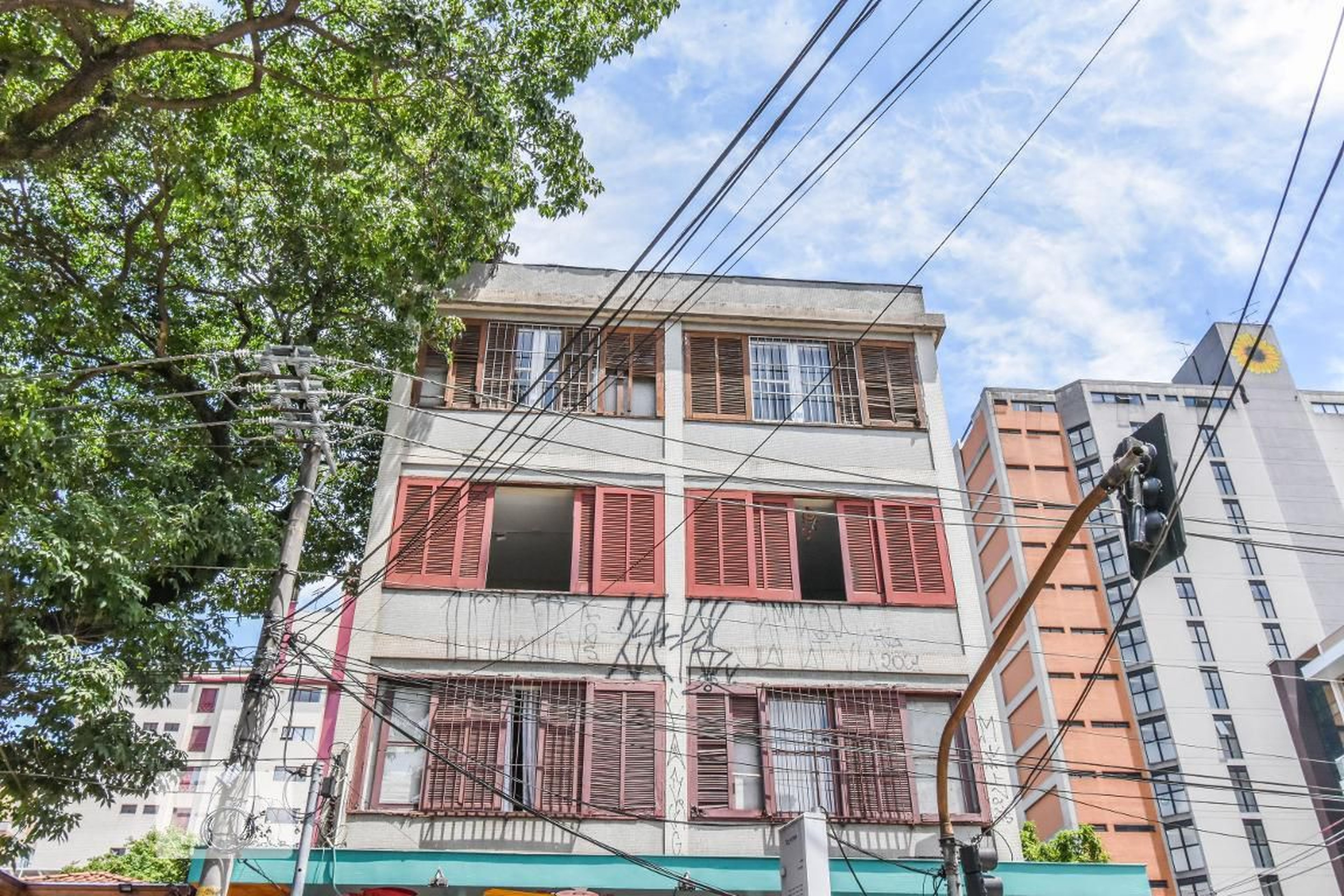 Fachada Condomínio em Rua Purpurina, 250