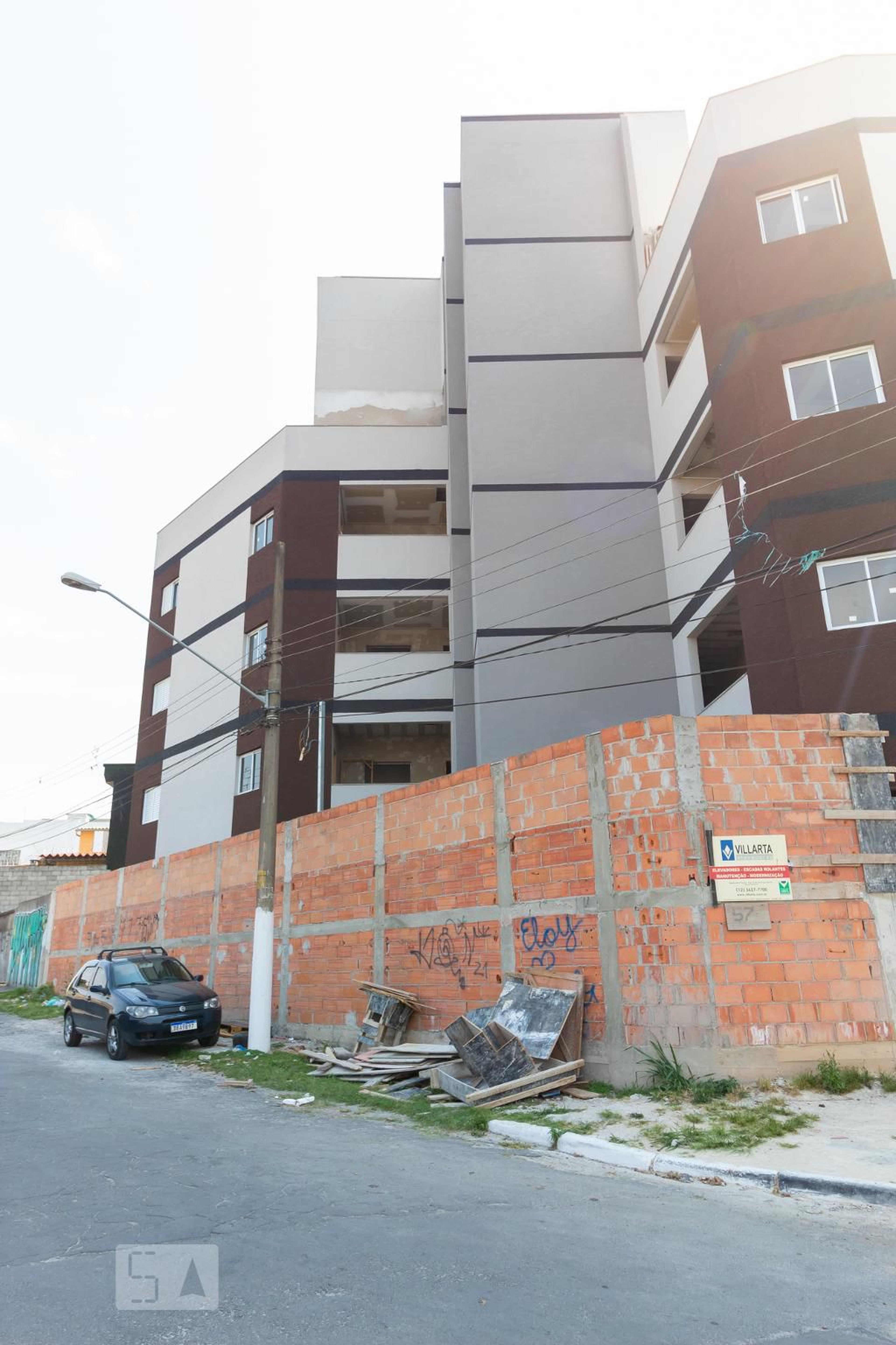 Fachada Condomínio em Rua Guaiquiçá, 300