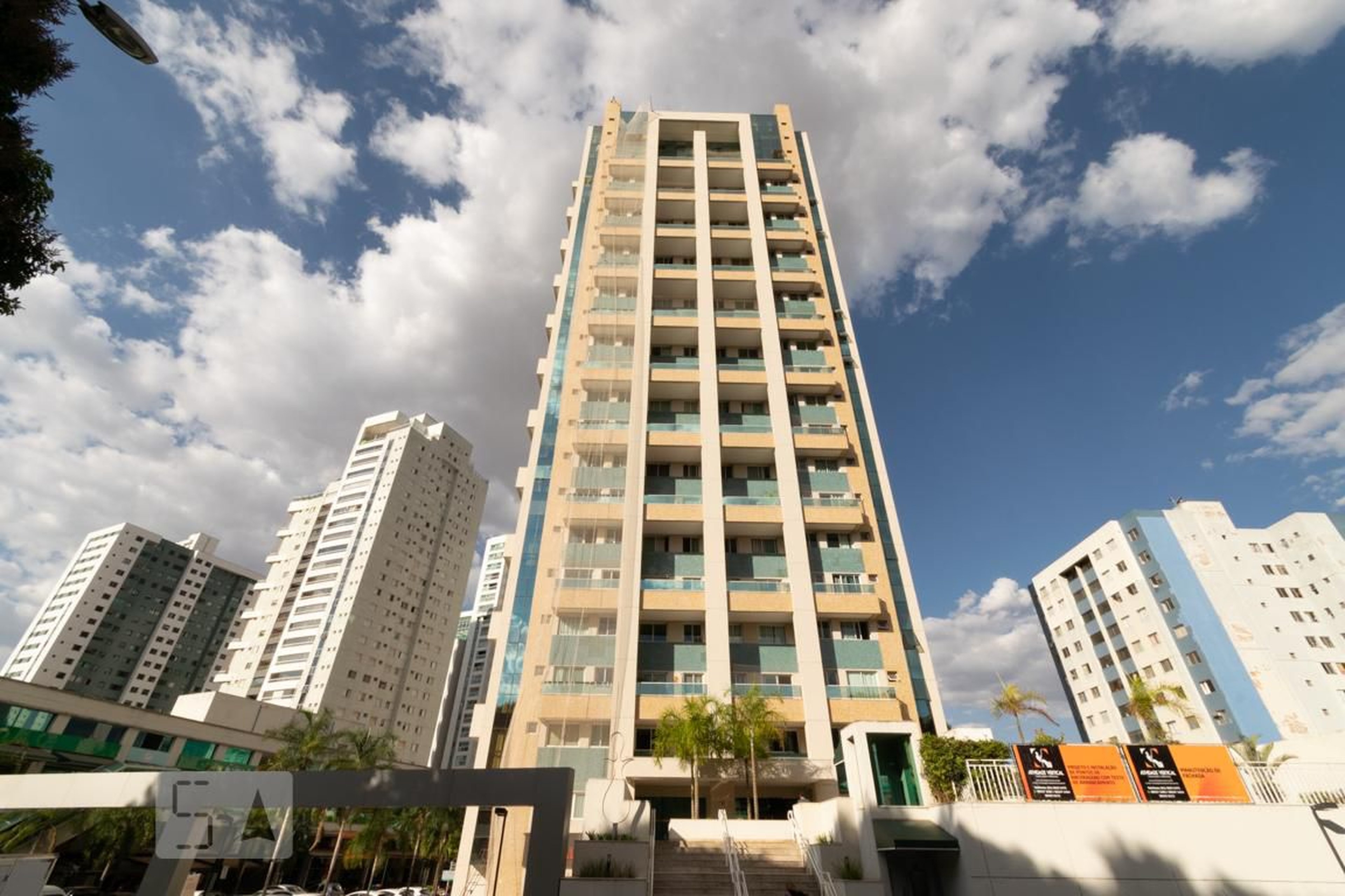 Fachada Condomínio em Rua 25, bl d ap 111