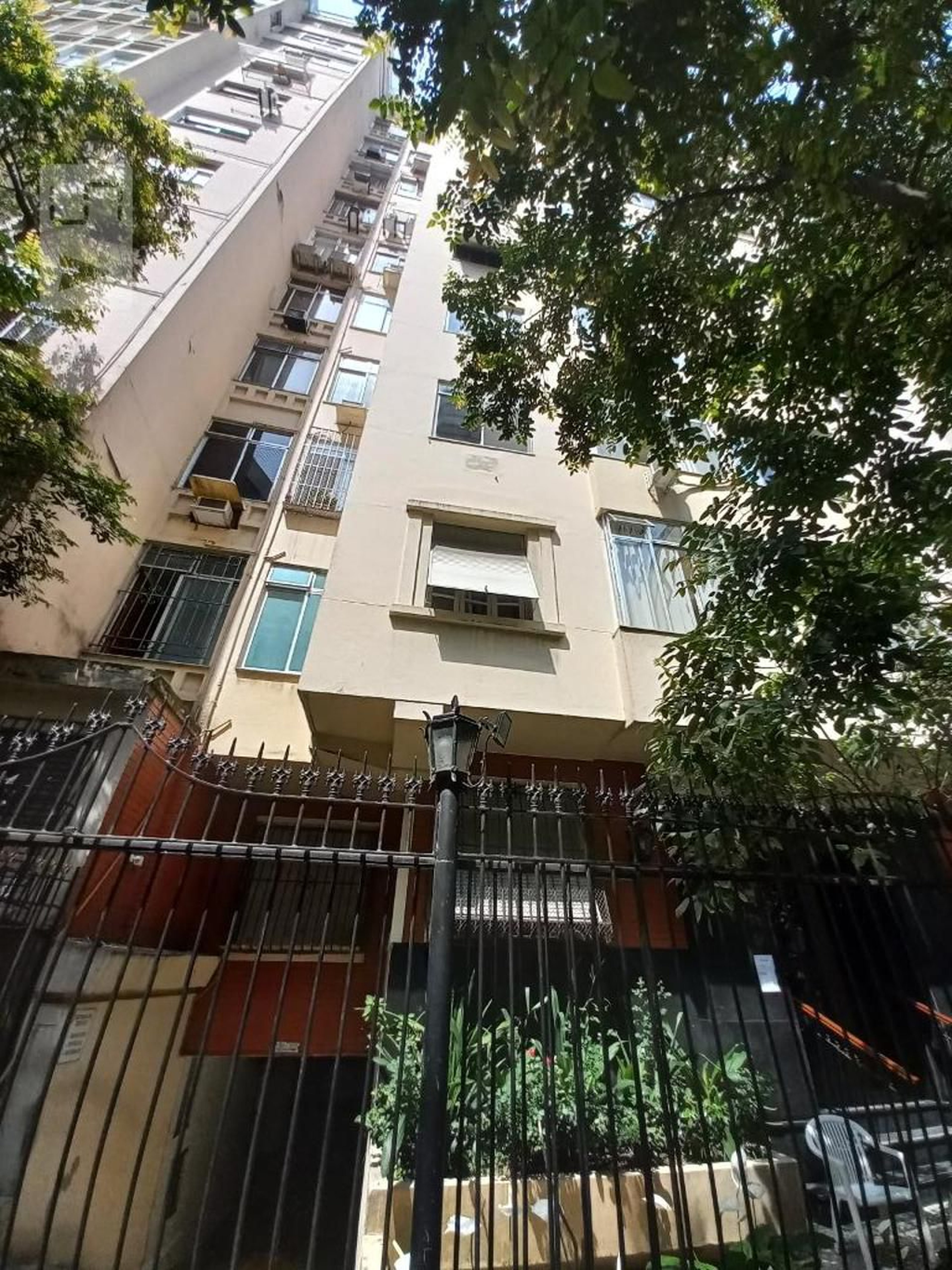 Fachada Condomínio em Rua Sá Ferreira, 77