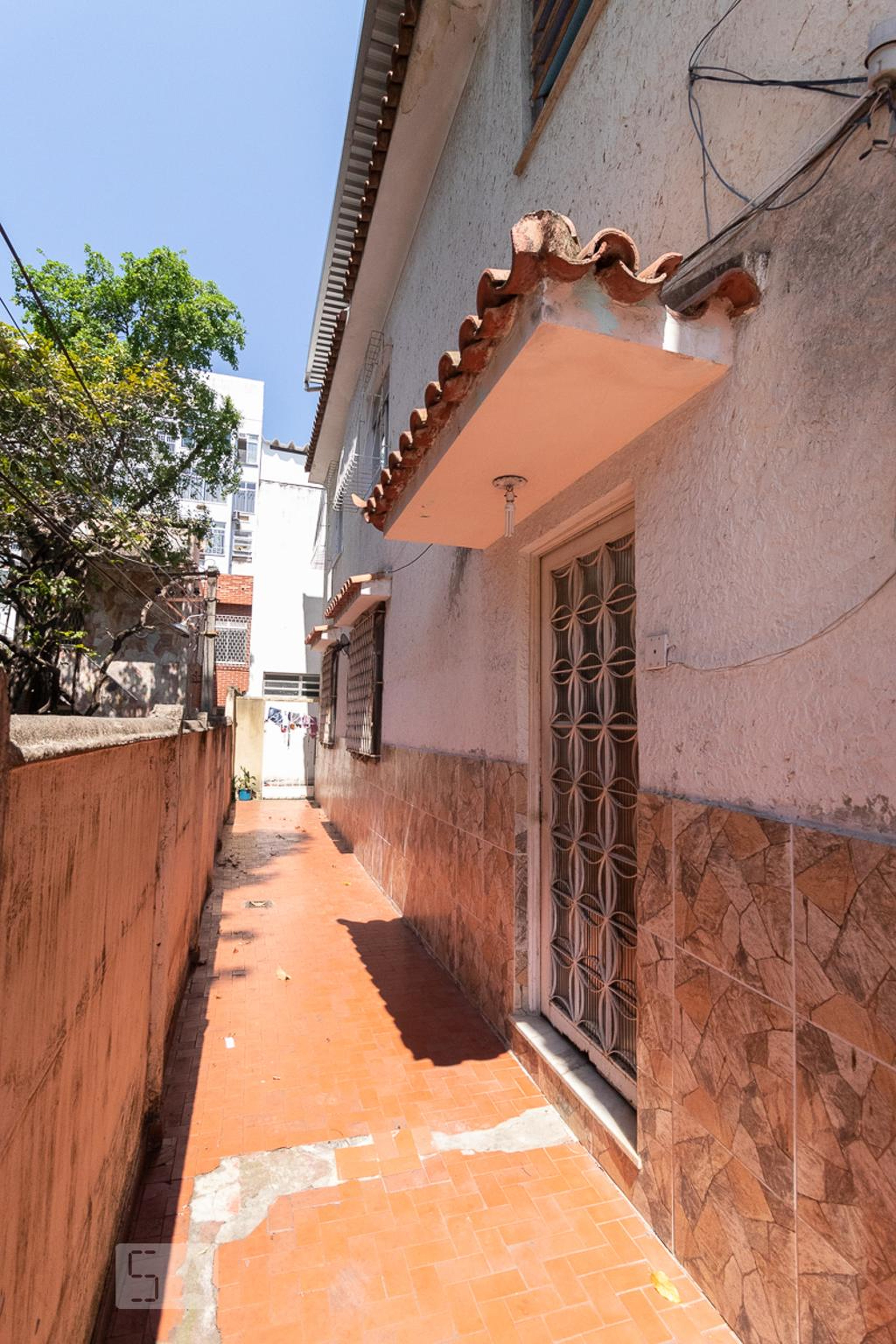 Fachada Condomínio em Rua Lins de Vasconcelos, 295 fundos 