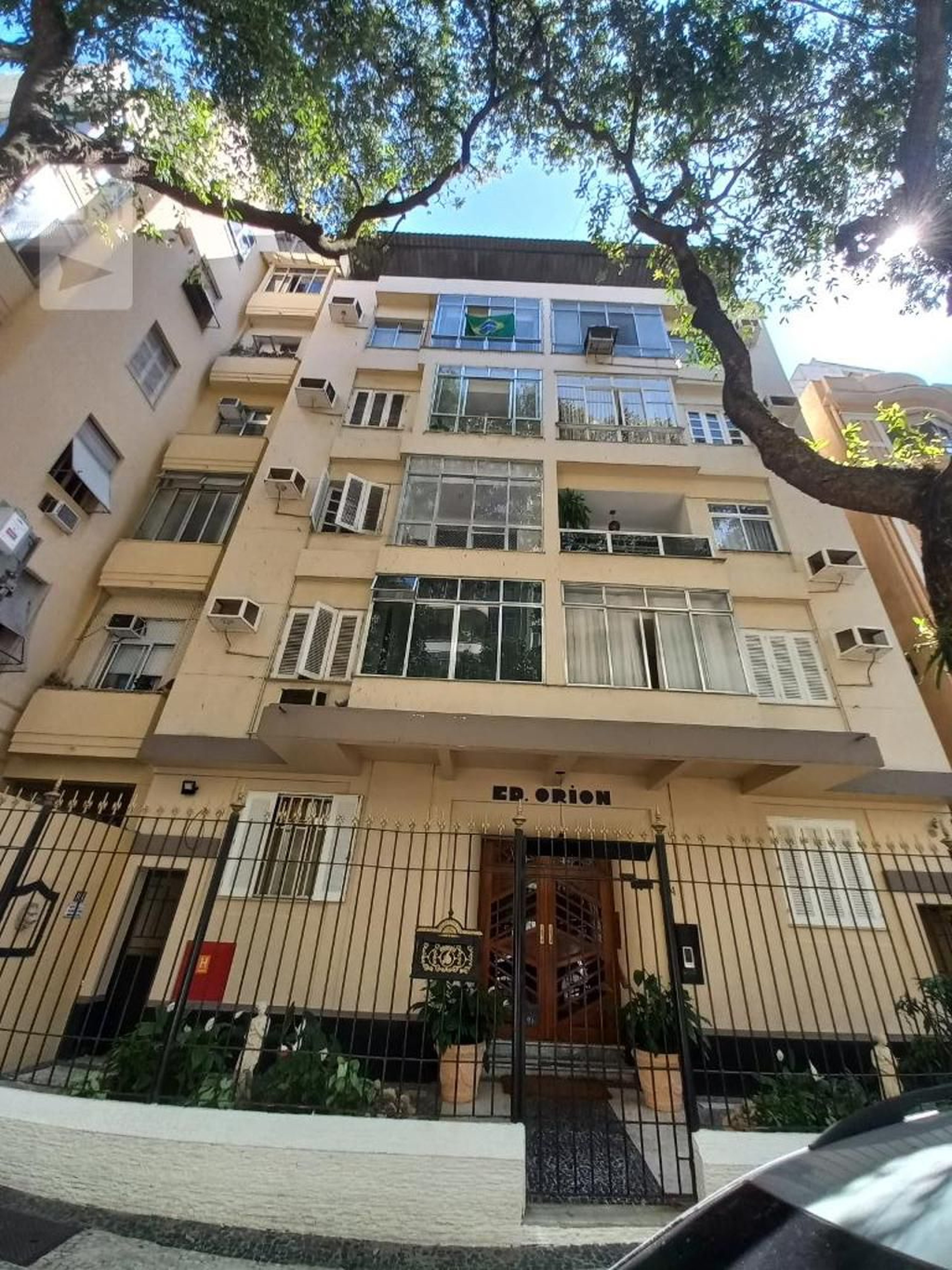 Fachada Condomínio em Rua Ministro Viveiros de Castro, 104