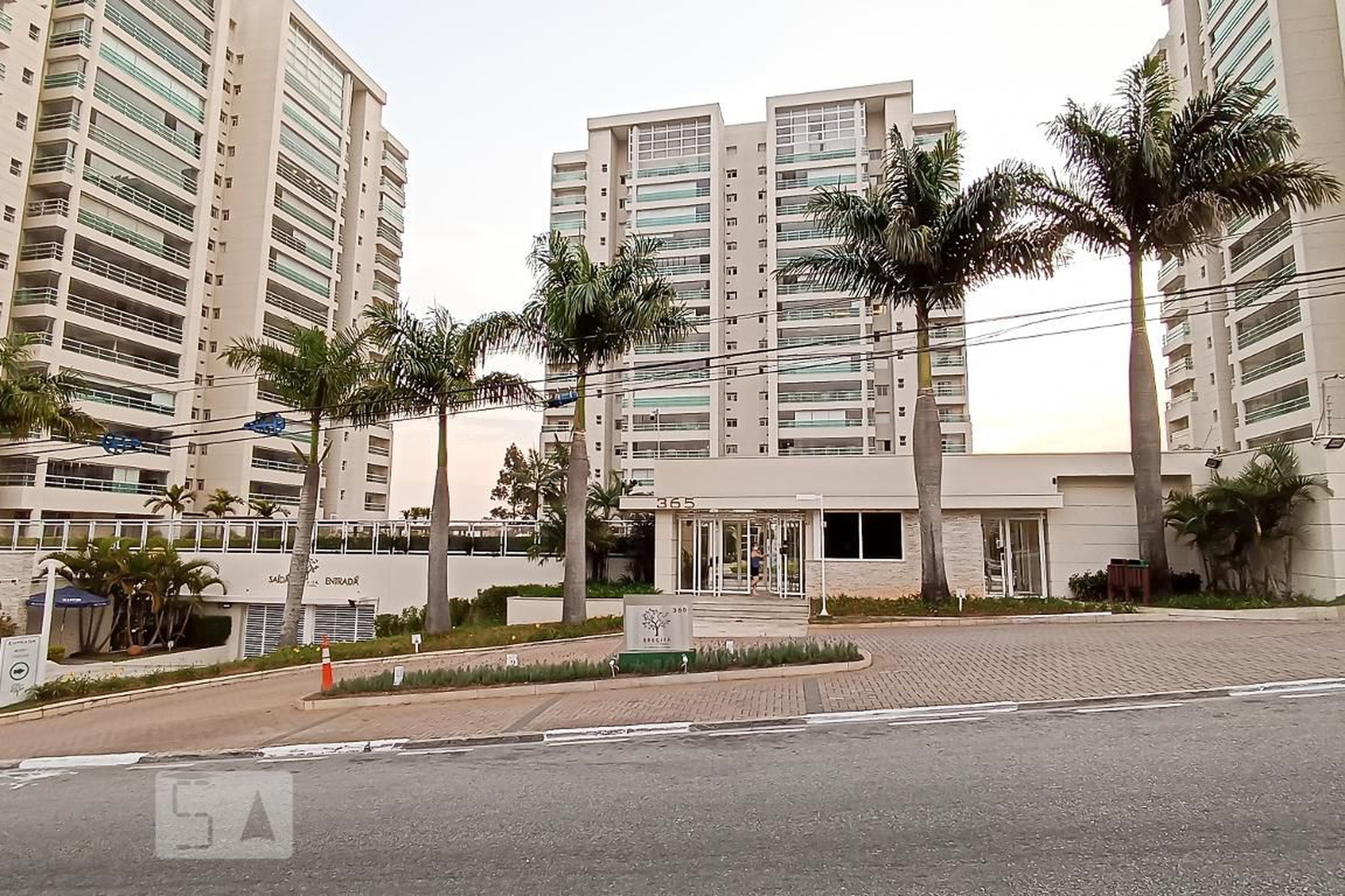 Fachada do condomínio Condomínio Eredita